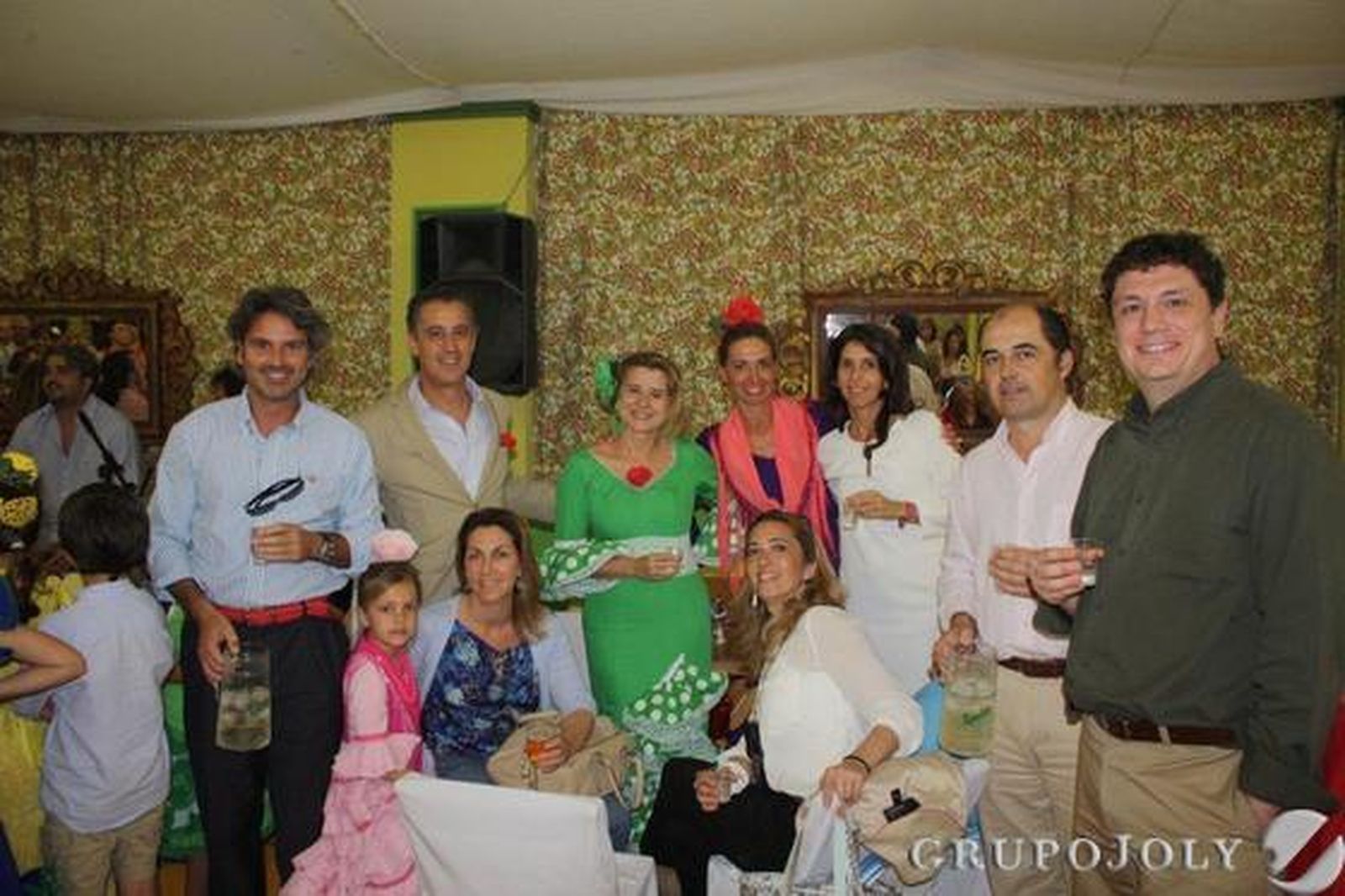 Tomás Fernández Tagle y señora, Luis de Miñón y su mujer, Manuel Andrades y su esposa, Inmaculada Riba, Miguel Bausá y Sonia Argüeso.

Foto: Diario de Cádiz