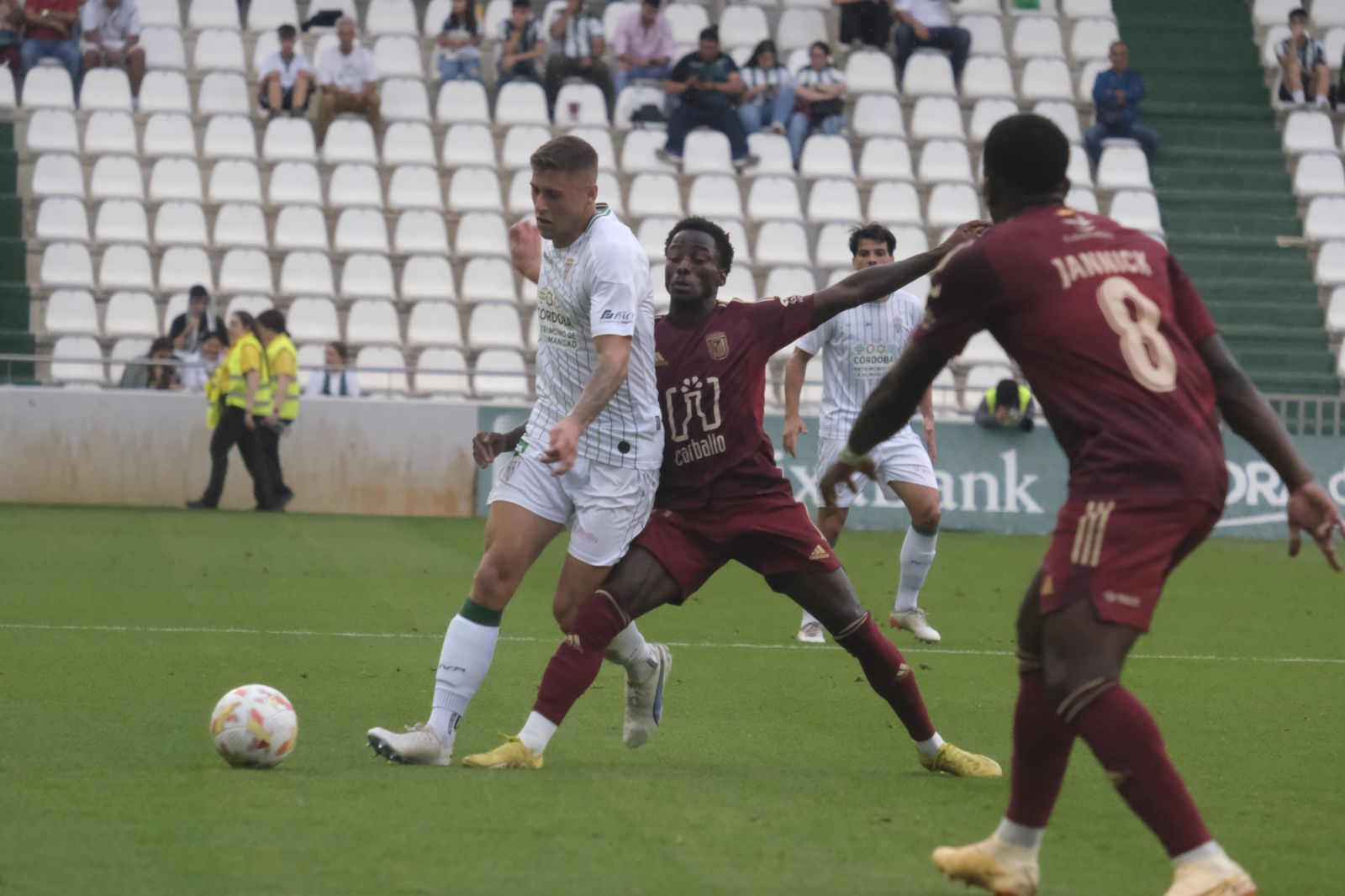 Las mejores fotos del ambiente en El Arcángel en el Córdoba CF - Badajoz