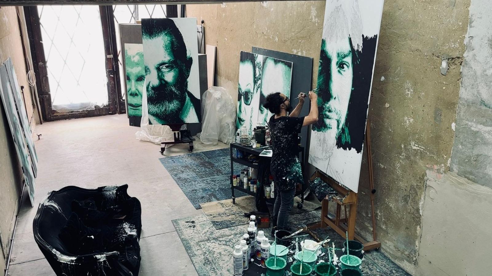 Emilio Fornieles trabajando en una obra. Emilio Fornieles trabajando en una obra.