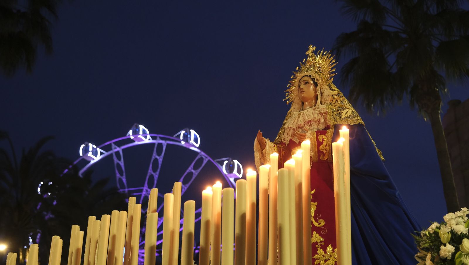 La procesión del Encuentro por las calles de Almería, en imágenes