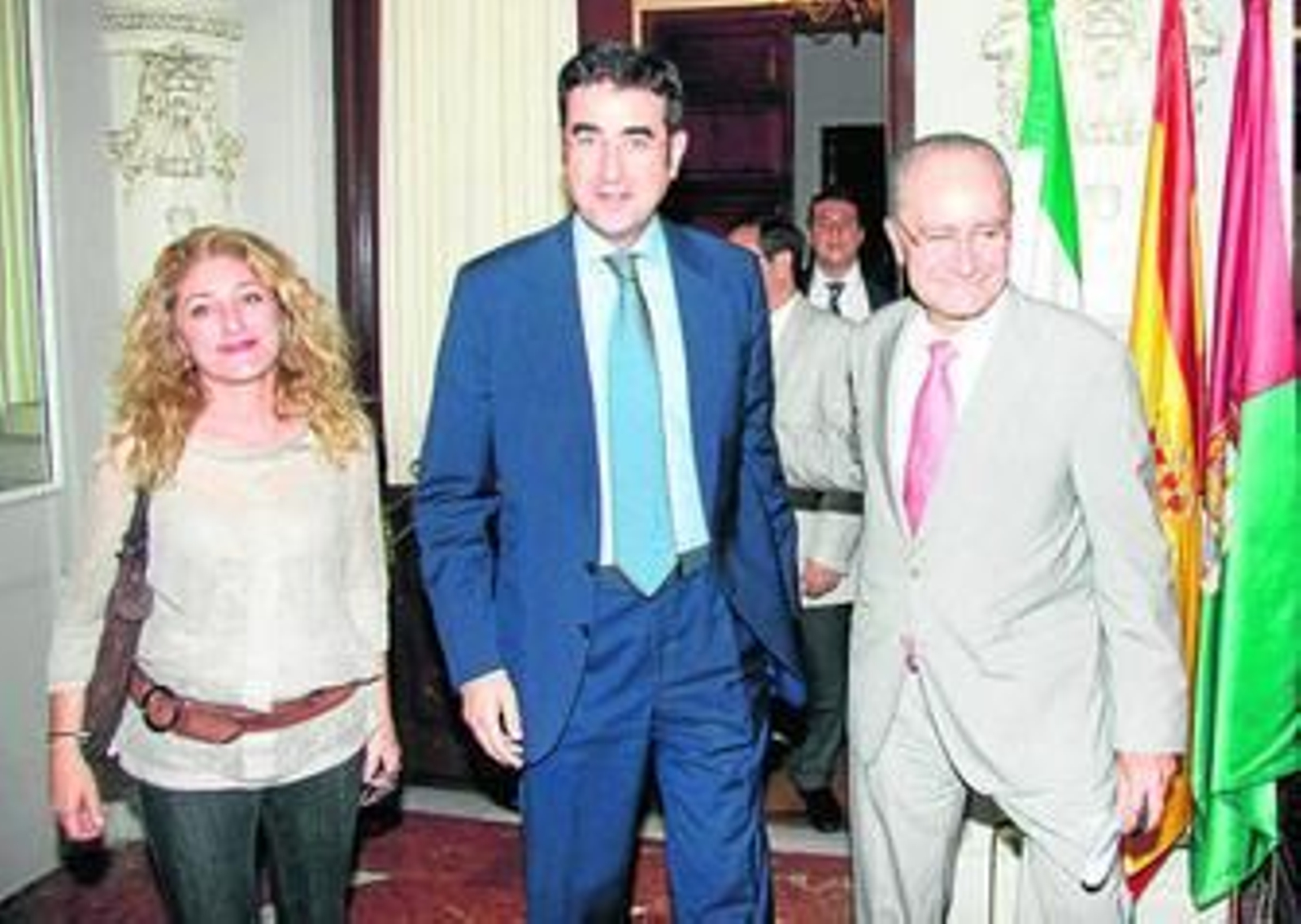 Lourdes Moreno, José María Luna y Francisco de la Torre, ayer, en el Ayuntamiento.