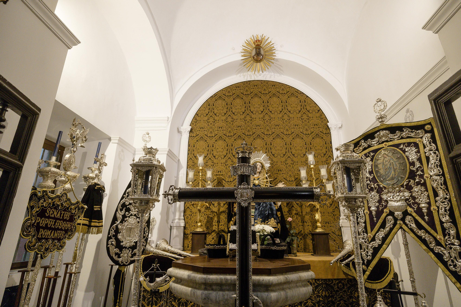 Las imágenes de la cofradía del Descendimiento este Viernes Santo en la Semana Santa de Cádiz de 2024