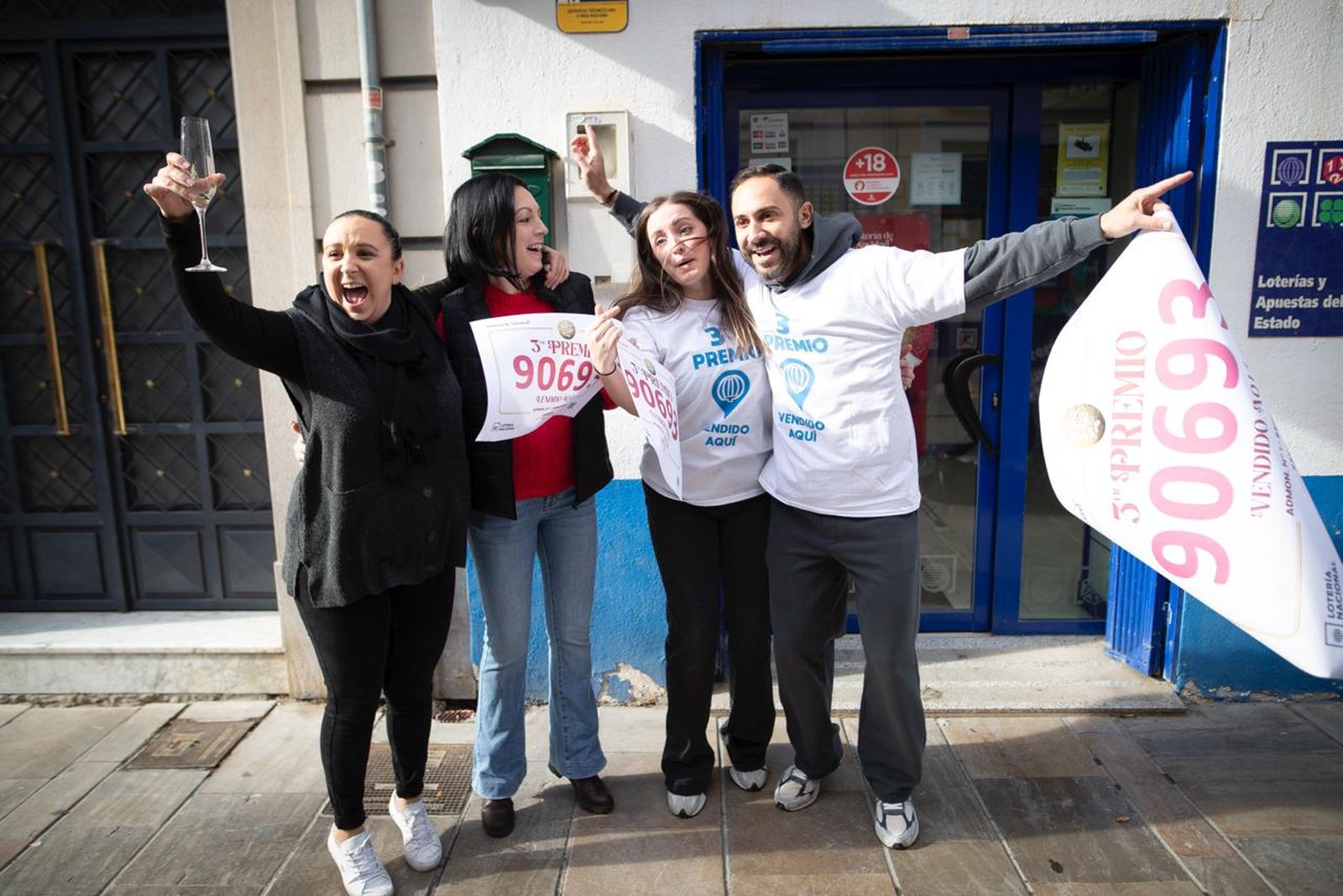 Las imágenes de la euforia en Santa Fe tras los 25 millones que deja la Lotería de Navidad