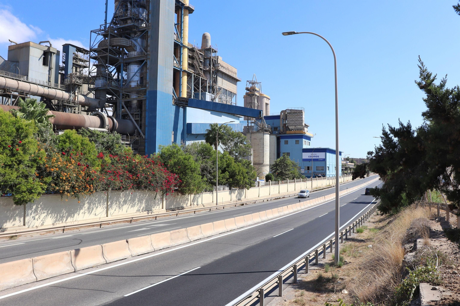 El carril derecho liberado de las obras de la tubería hacia Rincón de la Victoria.