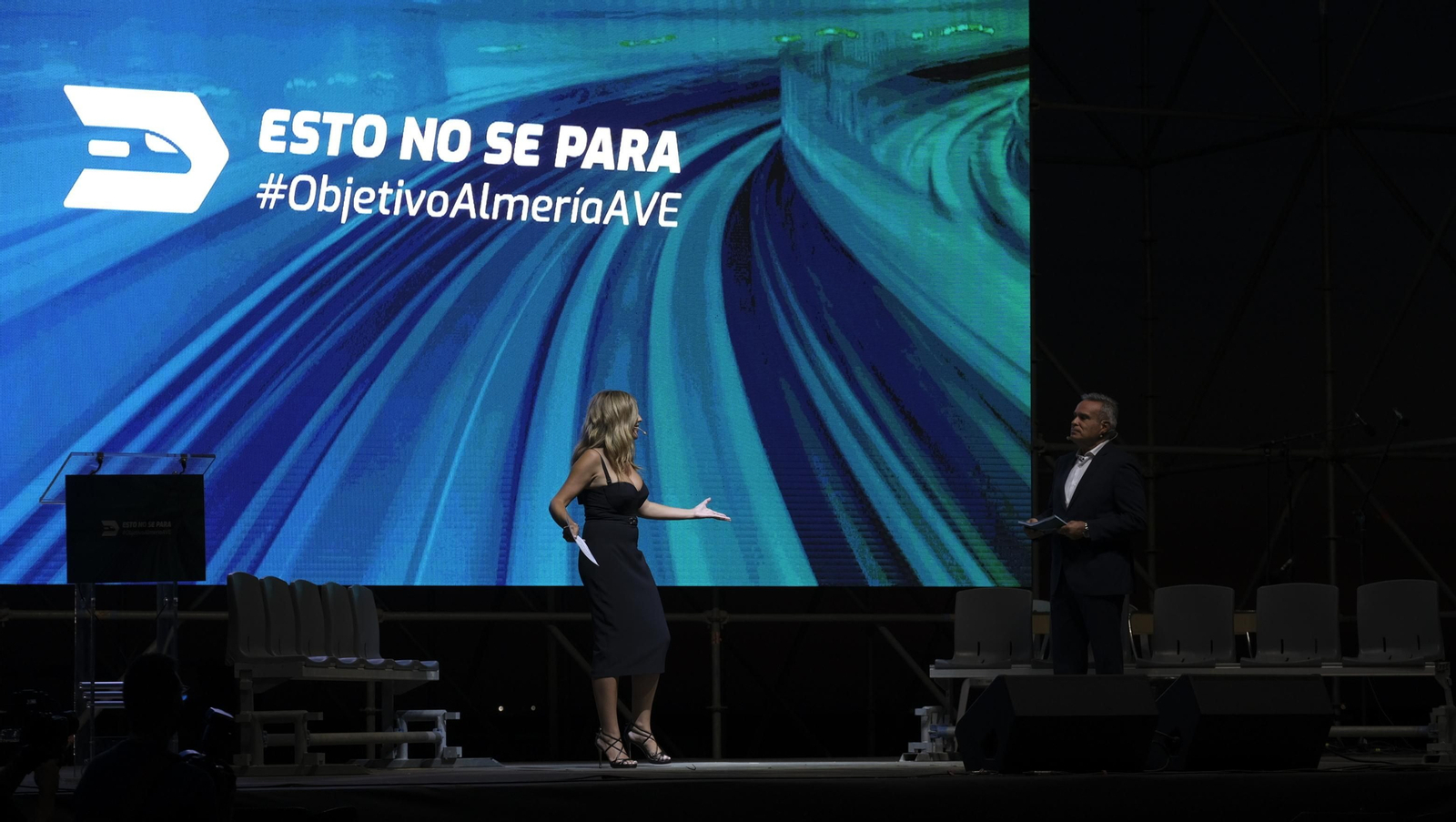 Fotogalería acto reivindicativo por la llegada del AVE a Almería.