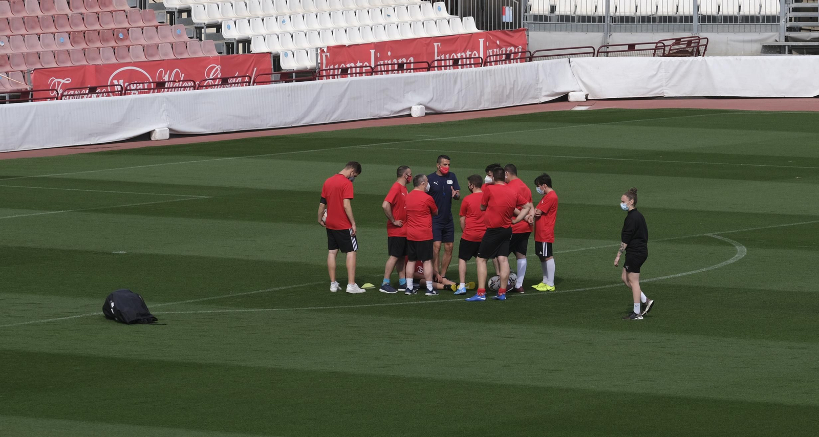 Fotogalería de la visita de Vicente del Bosque al equipo Genuine de la Fundación U.D. Almería