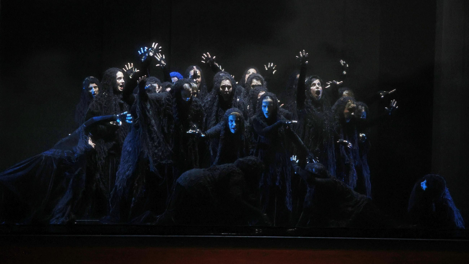 Imágenes de la ópera Macbeth en el Teatro Villamarta de Jerez
