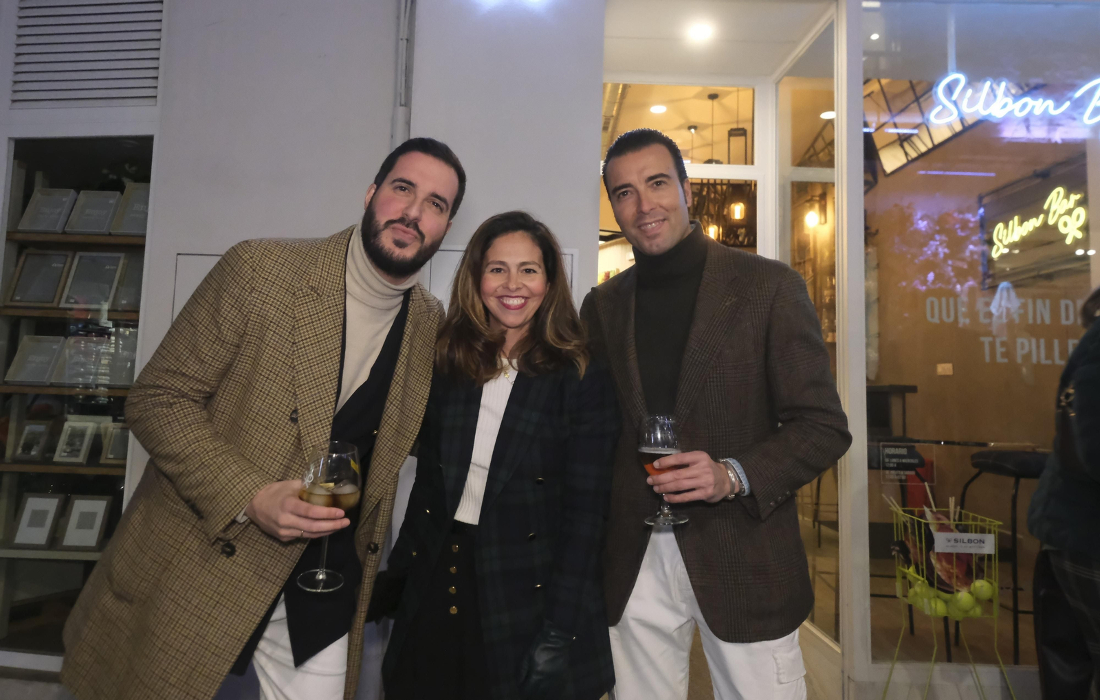 En imágenes, Silbón Bar celebra su inauguración con una fiesta llena de estilo