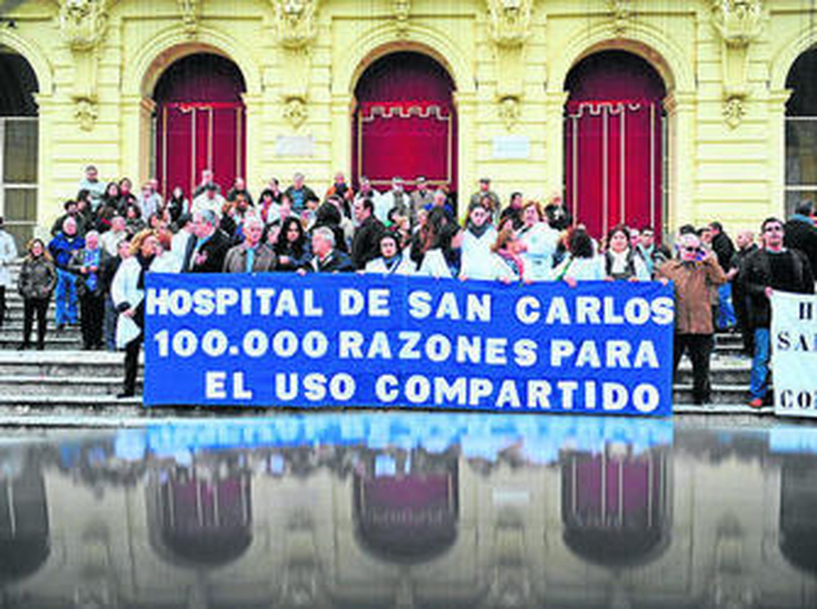 Un momento de la concentración en la plaza del Rey.