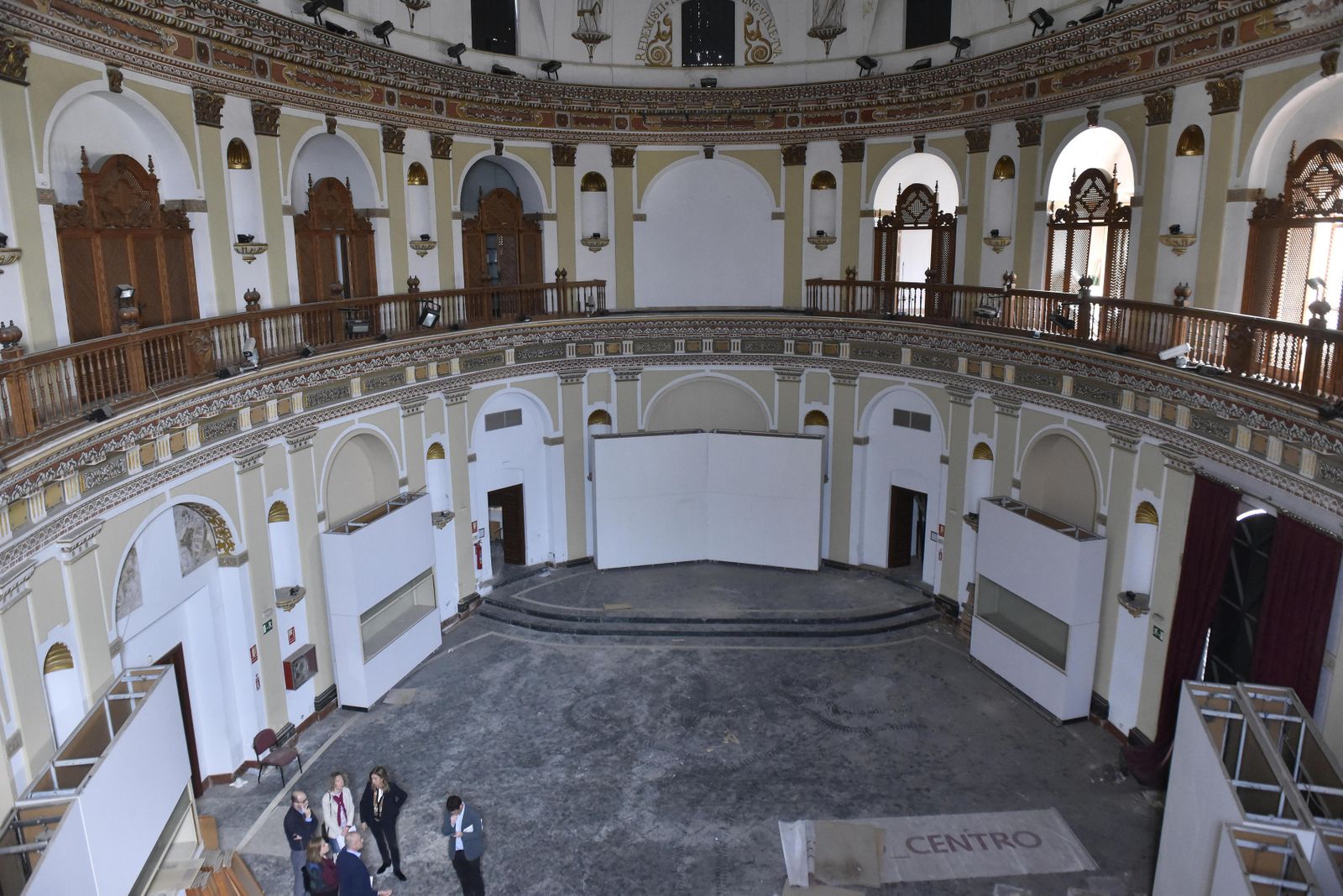 Interior del templo de San Hermenegildo, con su planta elíptica.