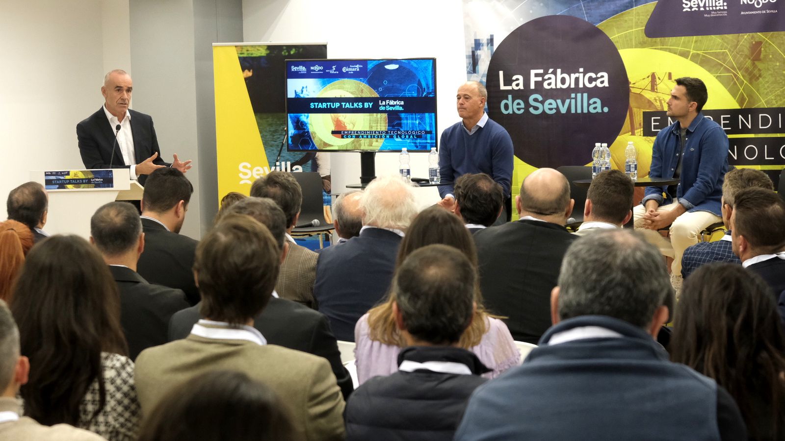Un momento de la intervención del alcalde, Antonio Muñoz, en La Fábrica de Sevilla.