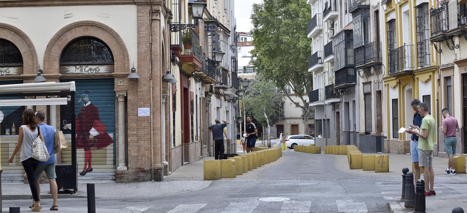 La calle Santa Ana desemboca en la Alameda de Hércules.