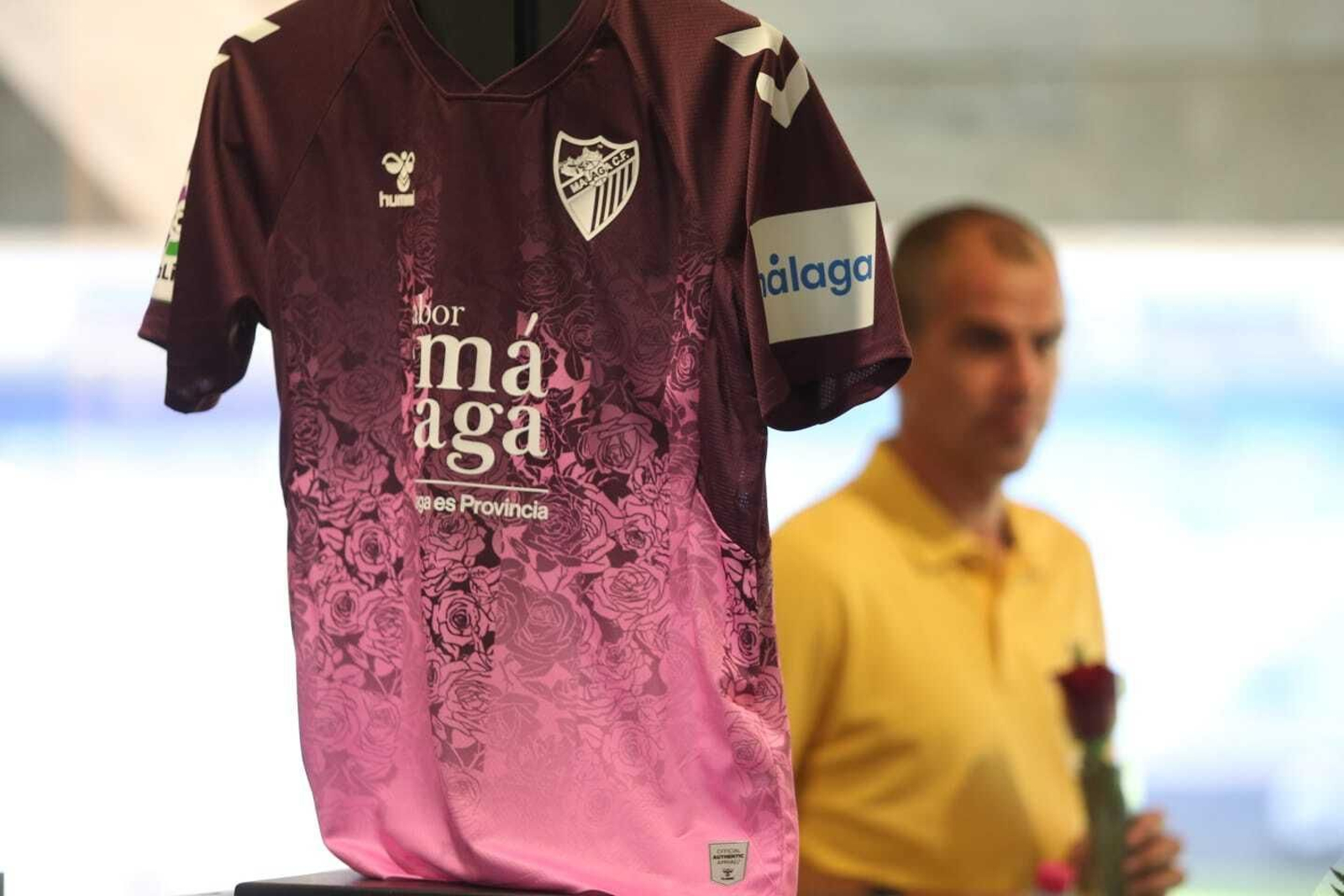 Así es la rompedora segunda camiseta del Málaga CF. Así es la rompedora segunda camiseta del Málaga CF.