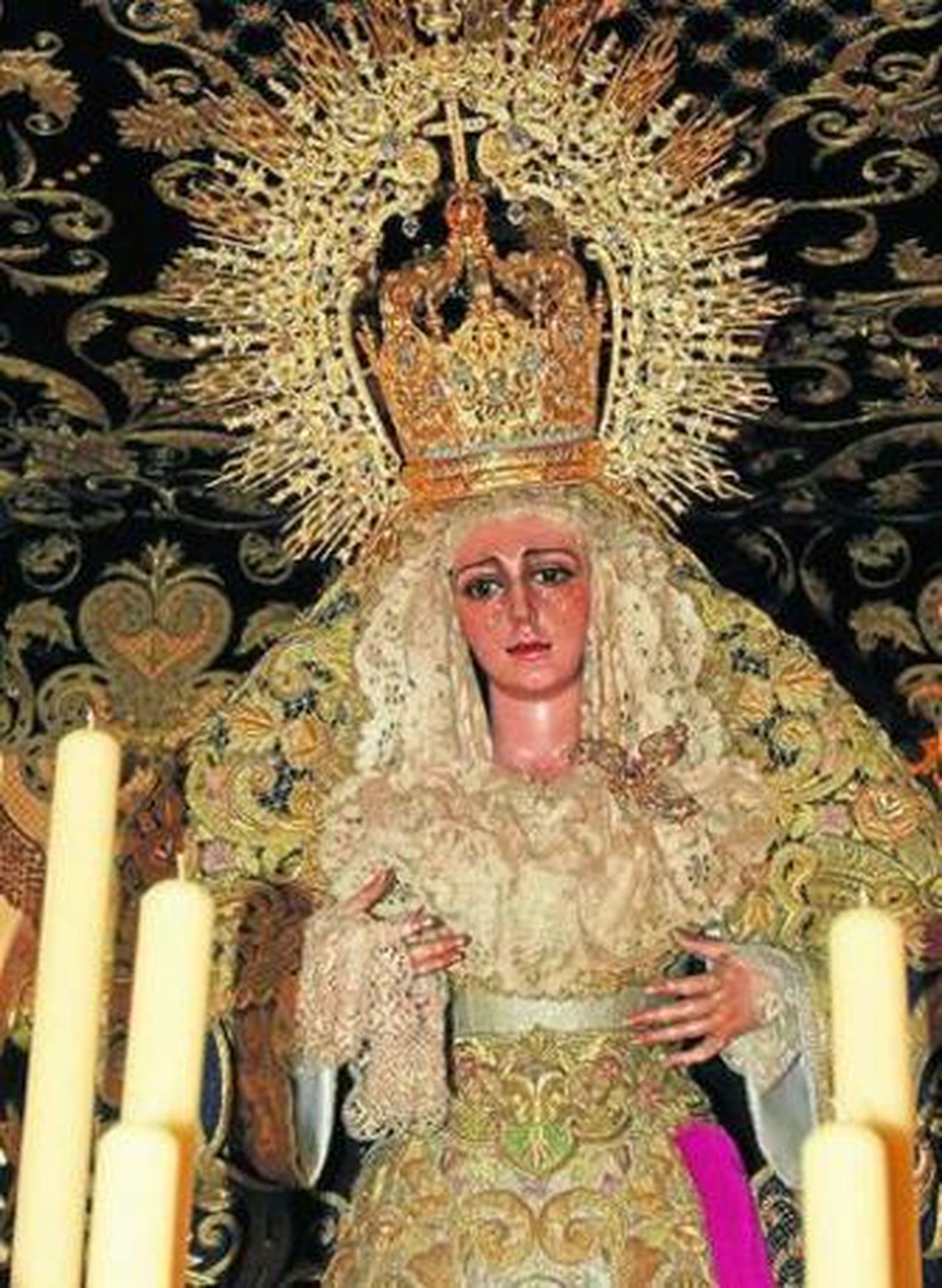 Las Reinas ya están en sus pasos de palio