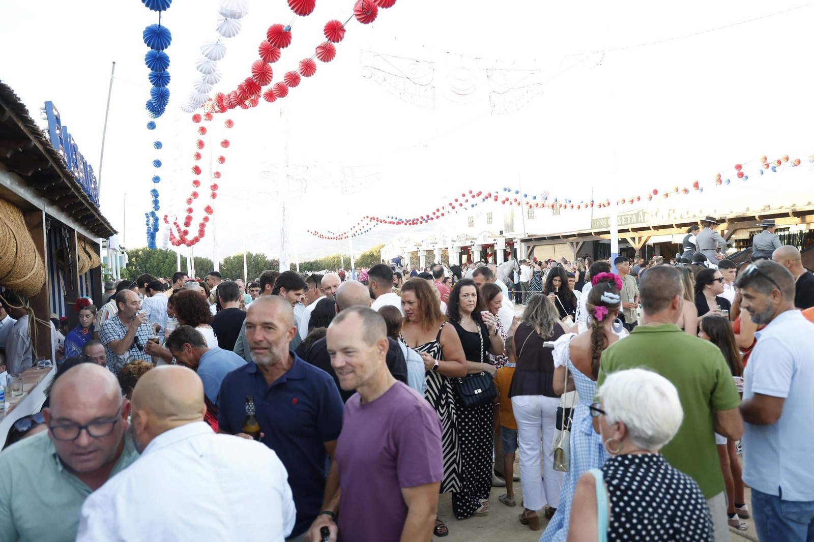 Búscate en las fotos del lunes en la Feria de Tarifa 2025