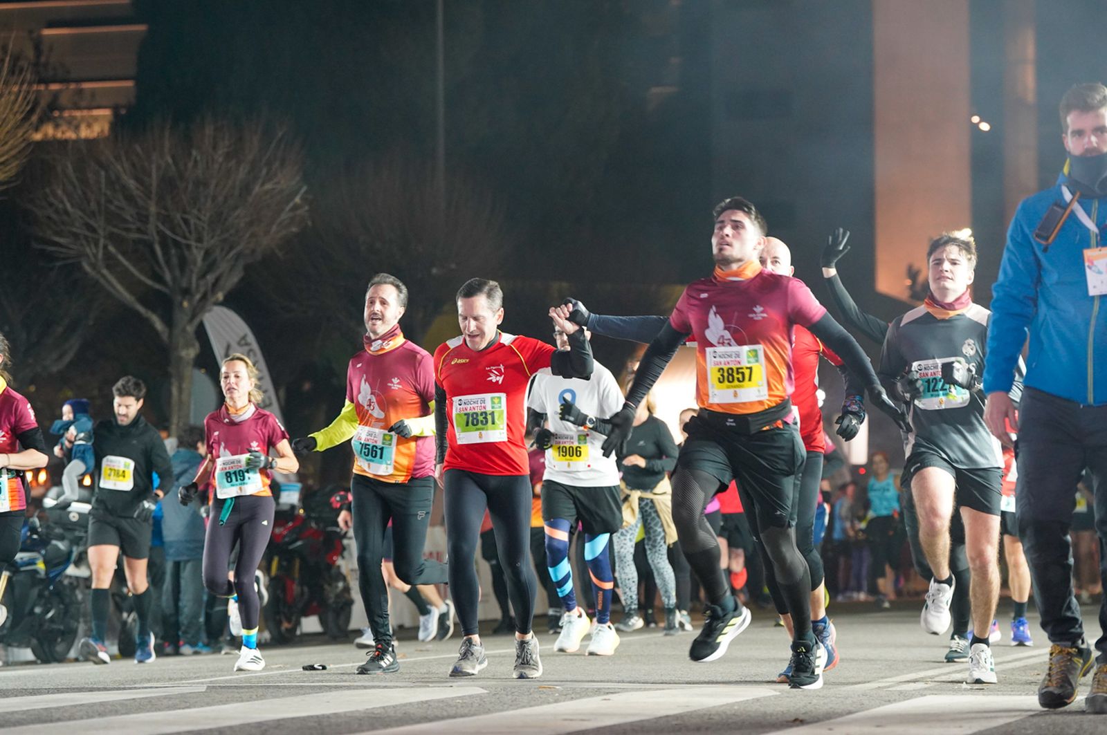 En imágenes: búscate en tu llegada a meta de la Carrera de San Antón 2026 (12)