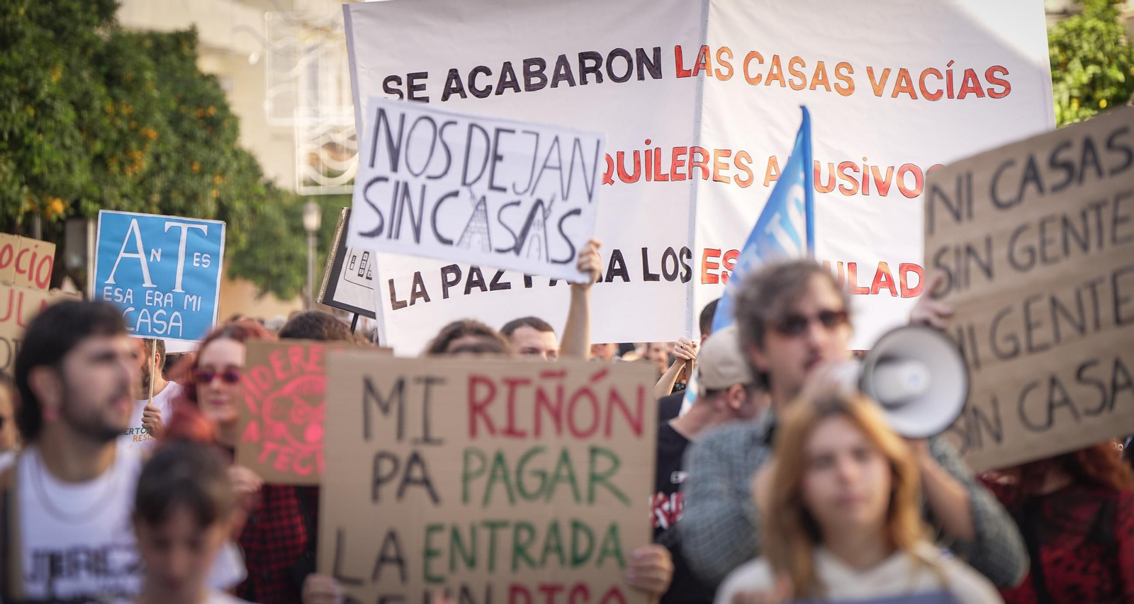 Imágenes de la numerosa participación en la manifestación 'Jerez por la Vivienda'