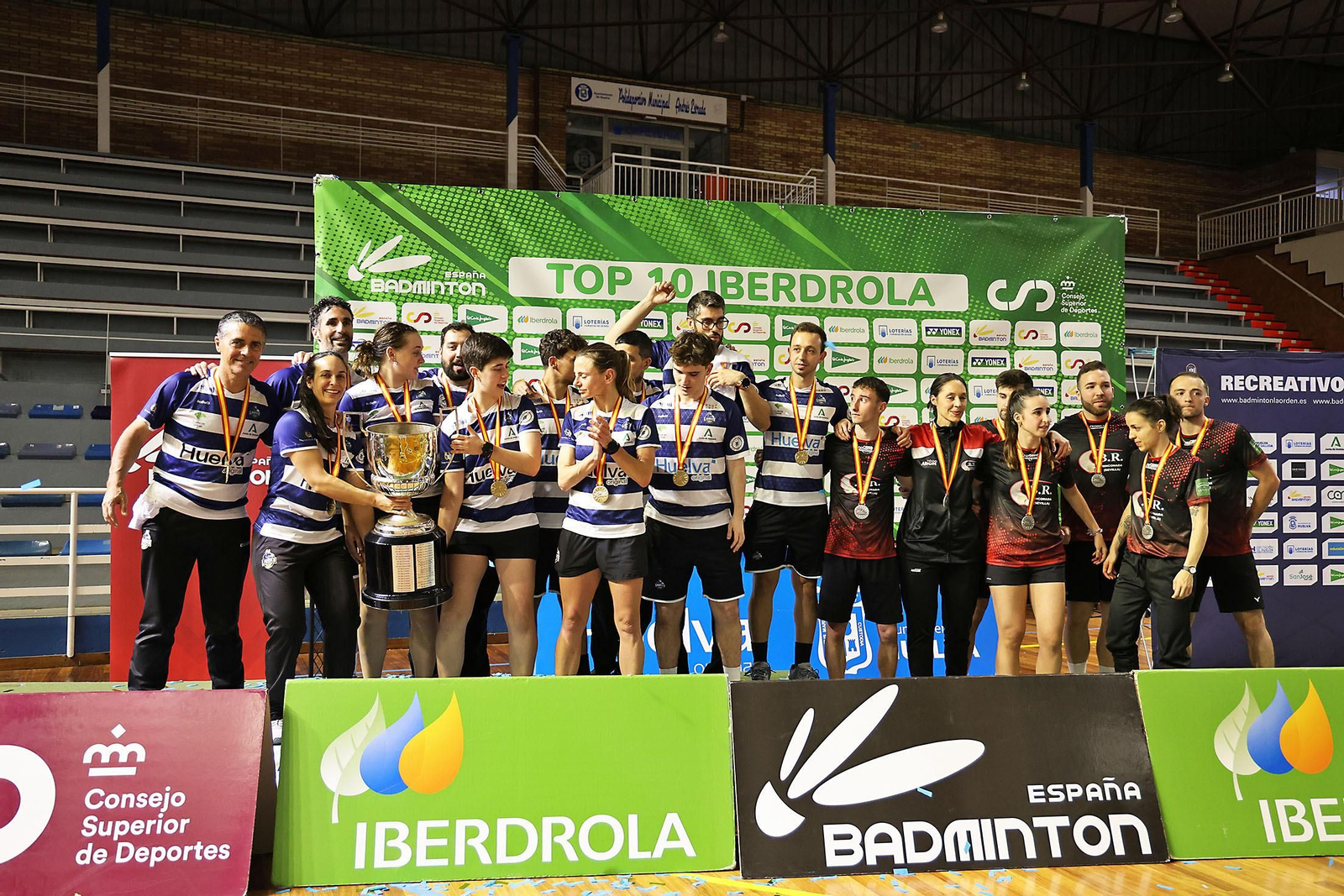 Imágenes de la final de liga de bádminton entre el IES La Orden y La RInconada