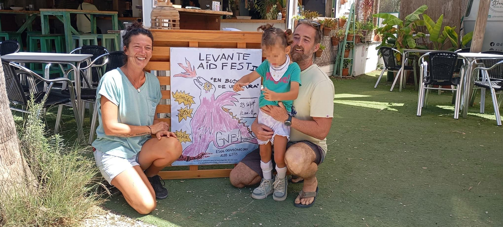 Lea con sus padres.