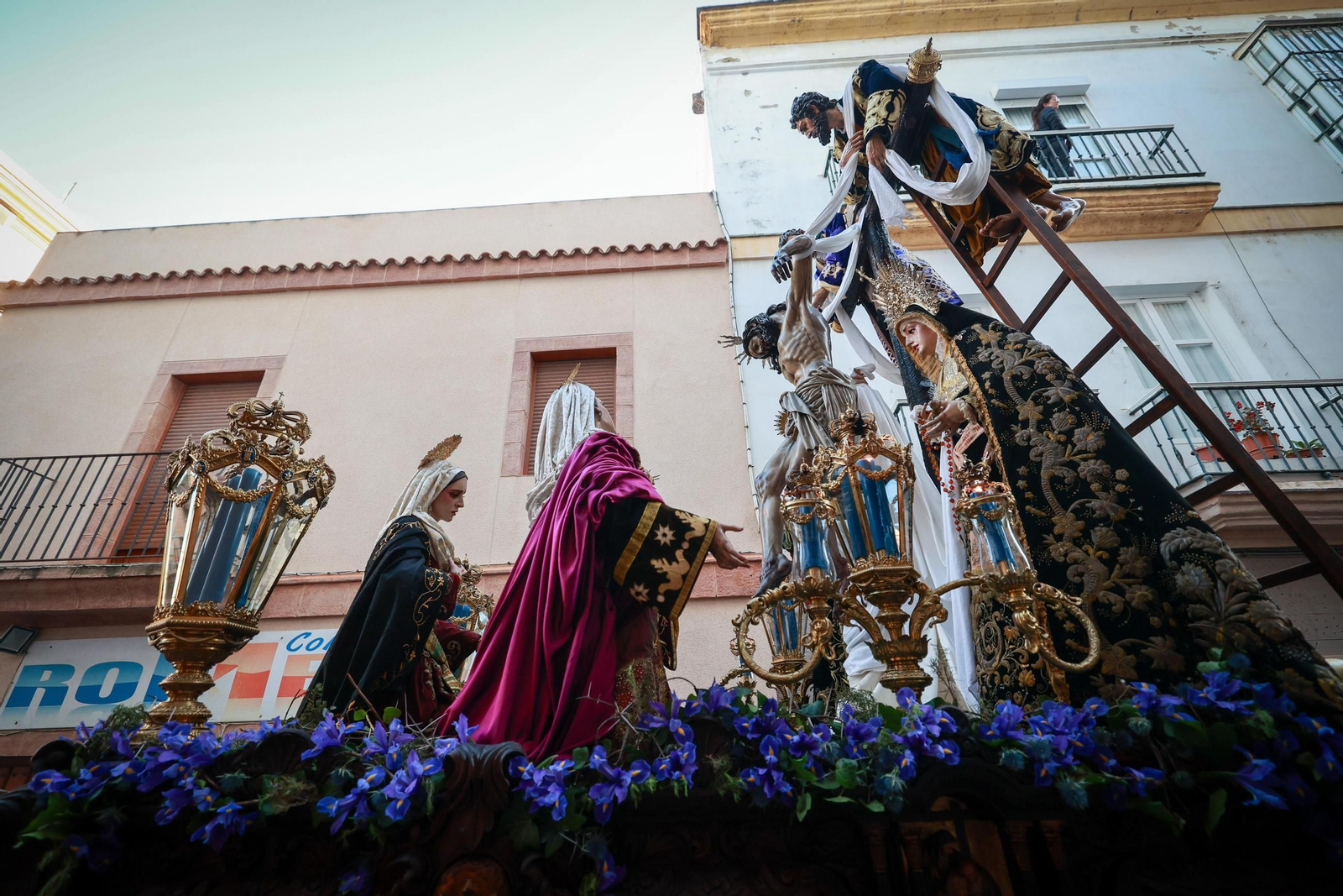 Imágenes de la salida de Descendimiento en la Semana Santa de Cádiz 2025