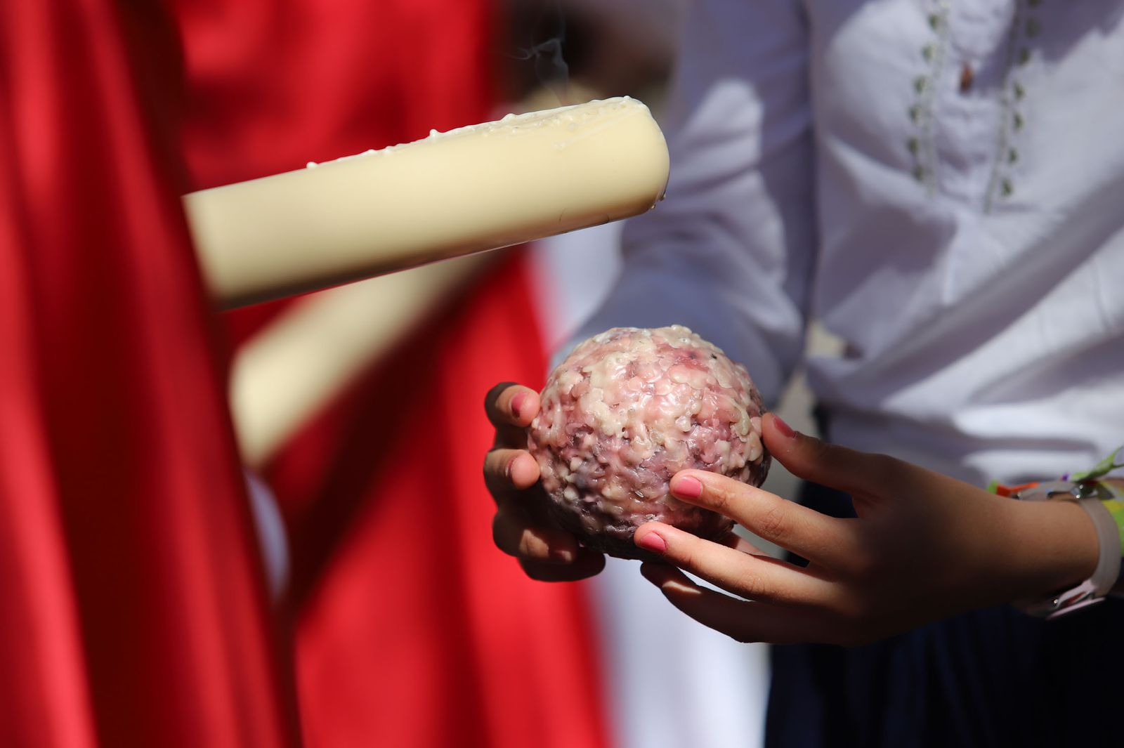 Imágenes del recorrido de la Borriquita  por las calles de Huelva
