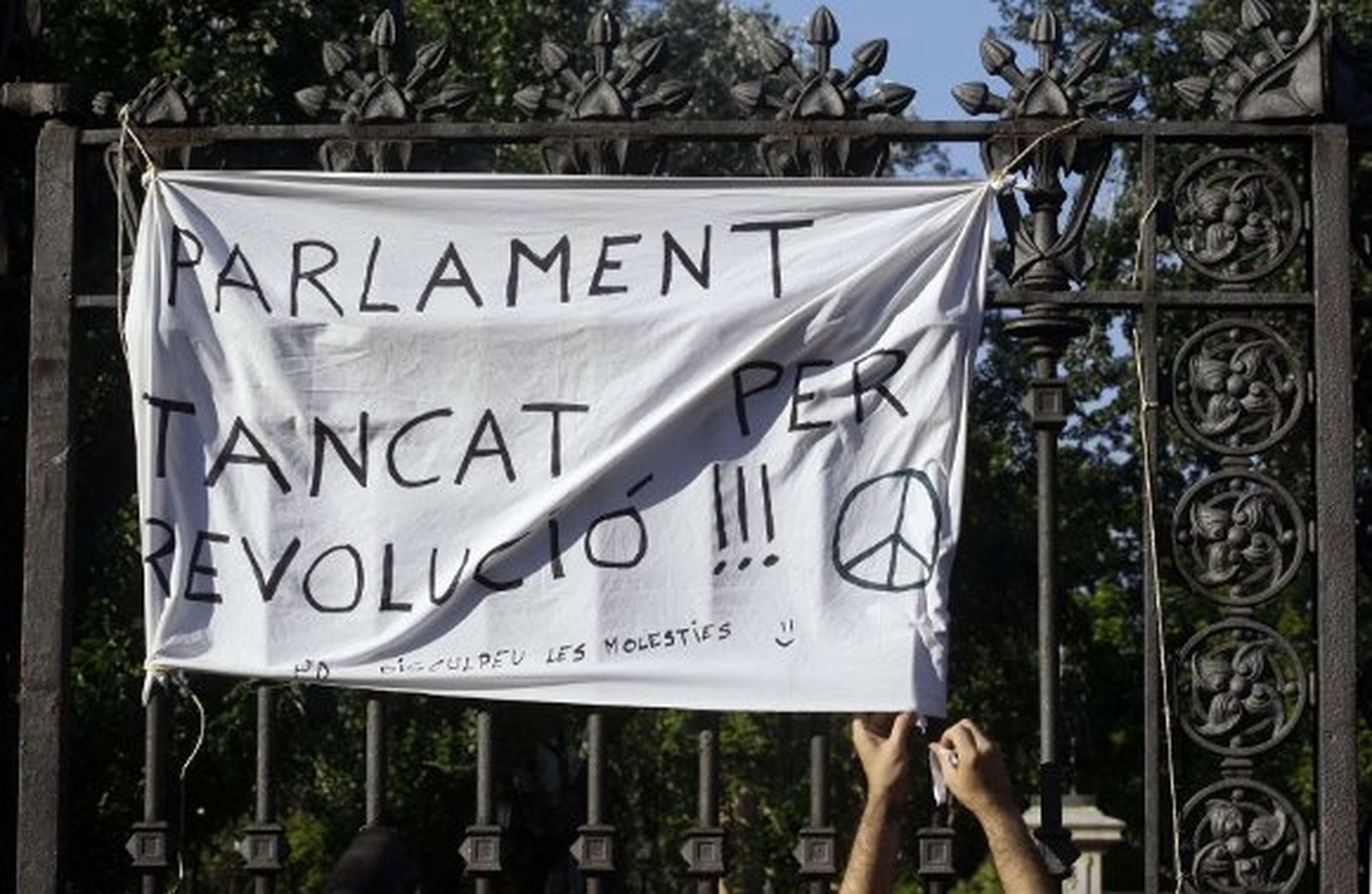 Detienen a parte de los indignados que acosaron a los diputados catalanes