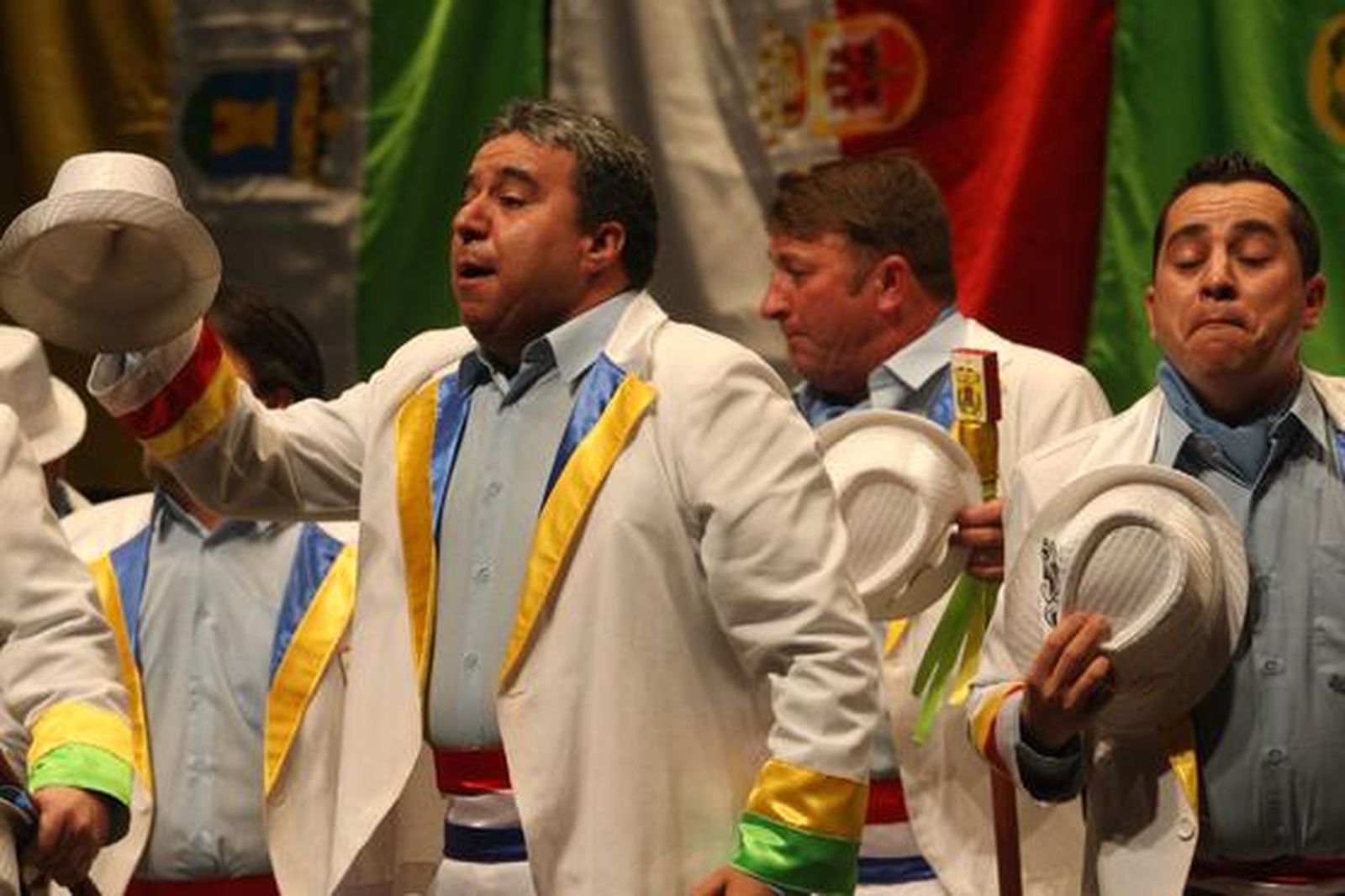Comparsa de los hermanos Morales 'El balcón de la Bahía'./Fotos:Paco Guerrero

Foto: Paco Guerrero