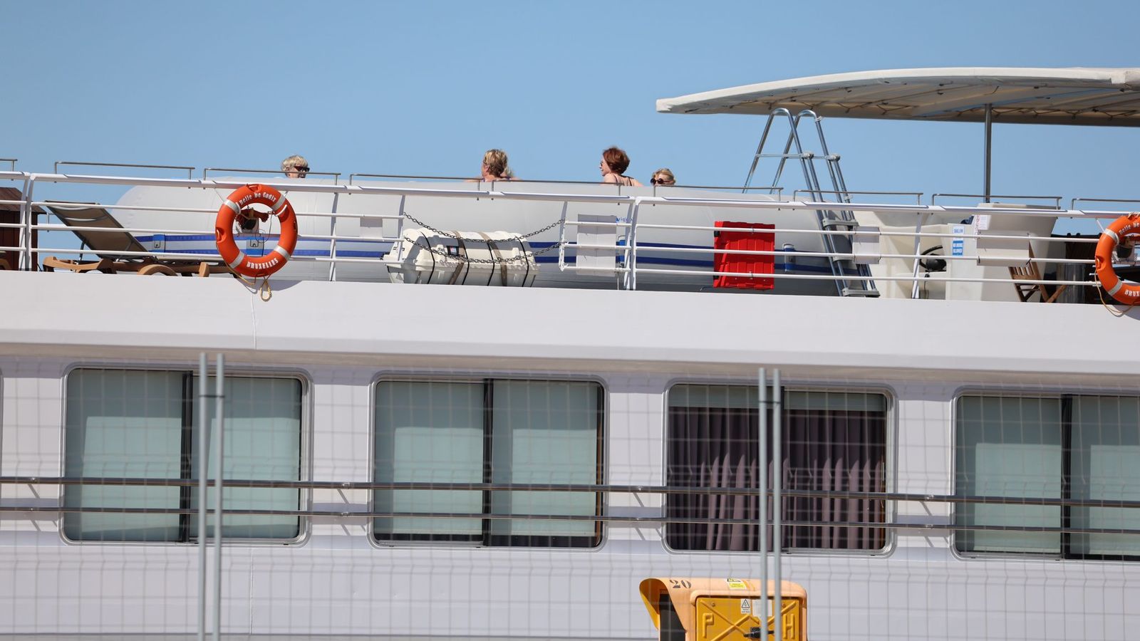 Pasajeros en La Belle de Cadix.