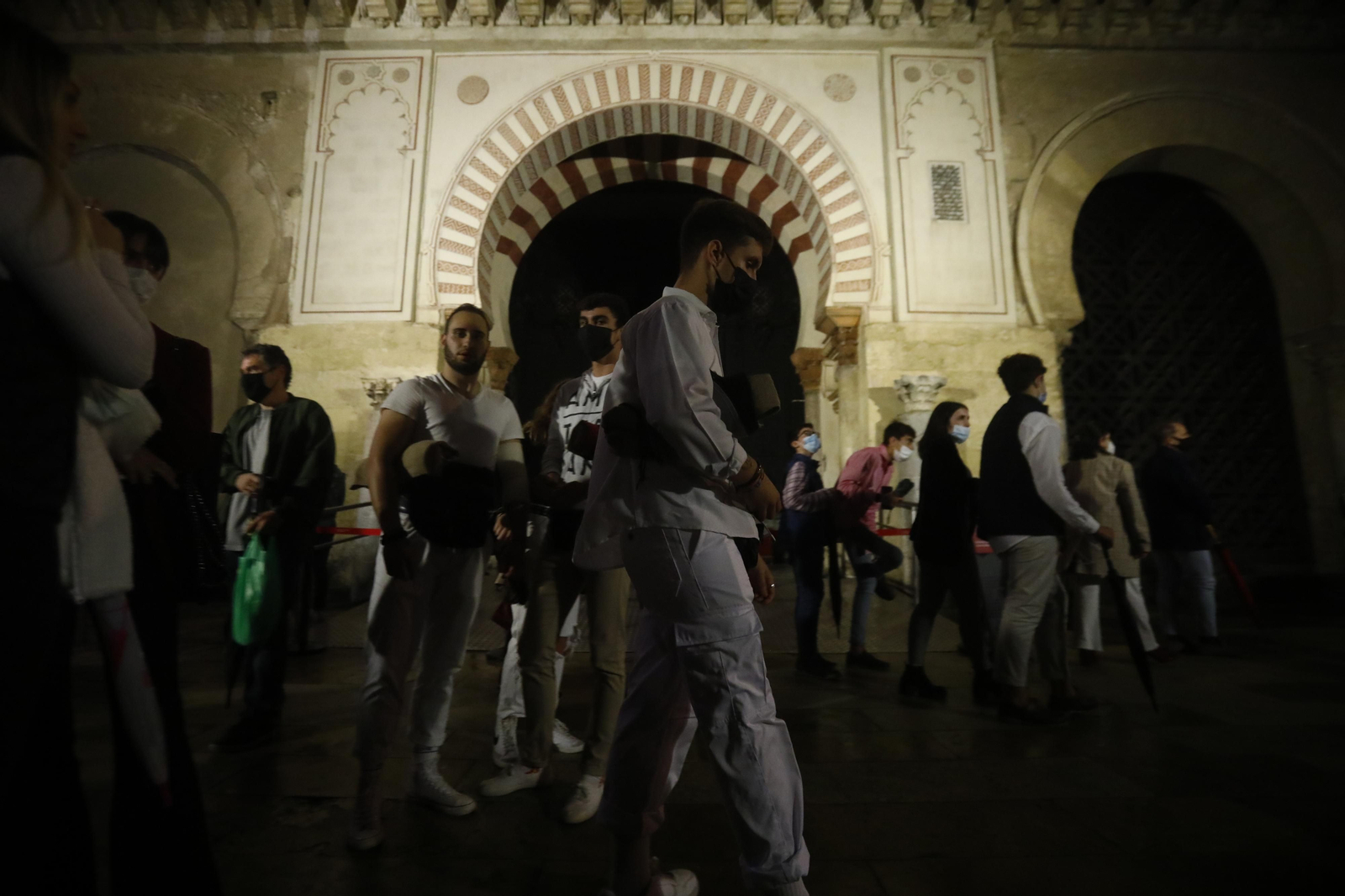 Las imágenes de la Virgen de la O de Córdoba en la Mezquita-Catedral tras suspenderse su salida extraordinaria