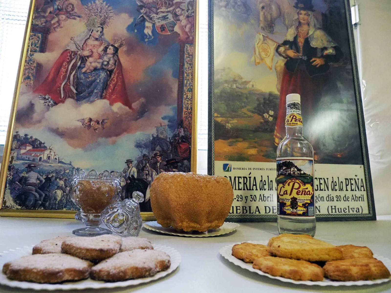 Los cuatro dulces típicos de la Peña: tortas de bizcocho y de azúcar, rosas de miel y dulce de cidra