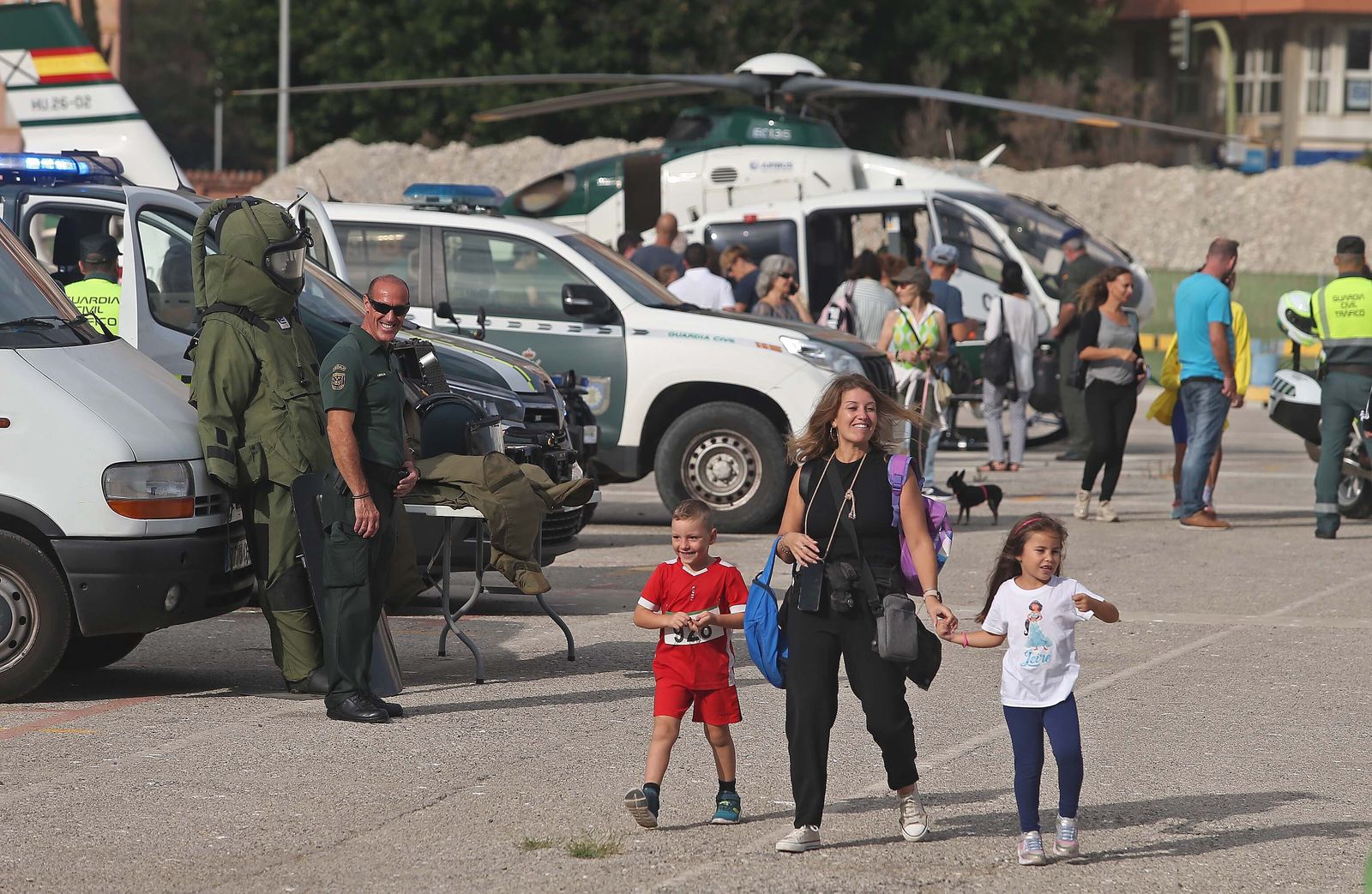 Fotos de la exhibición de medios de la Guardia Civil en el Llano Amarillo de Algeciras