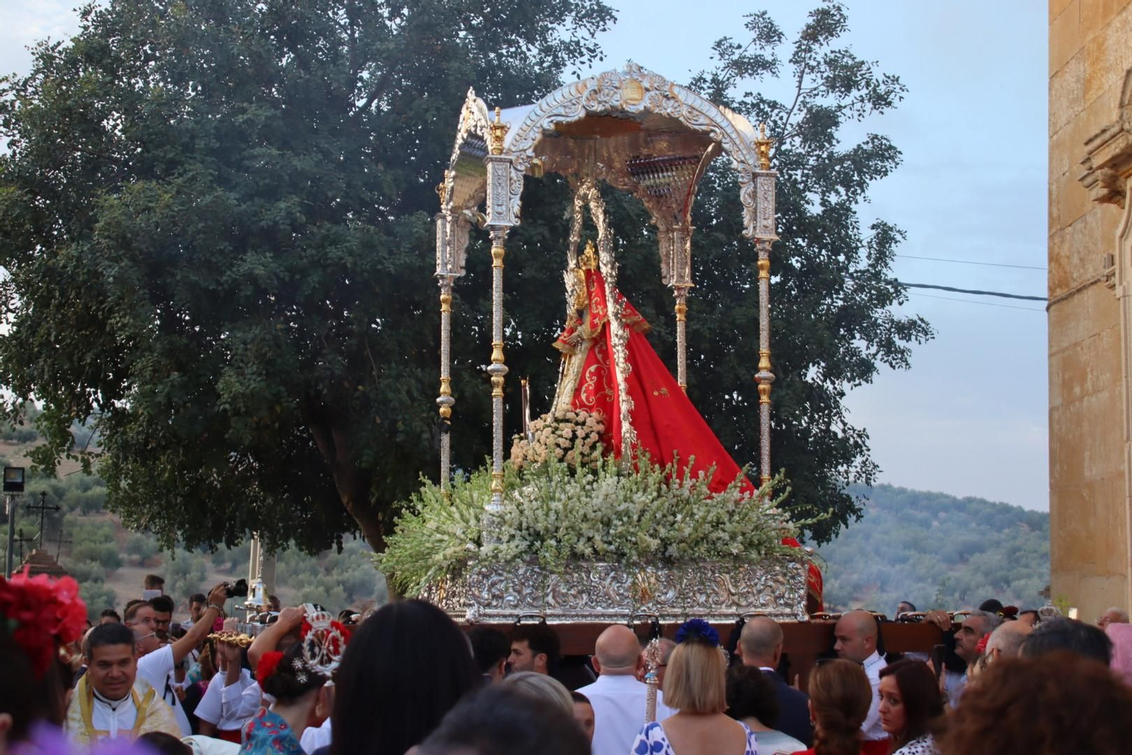 La procesión de Virgen del Valle de Santaella, en imágenes