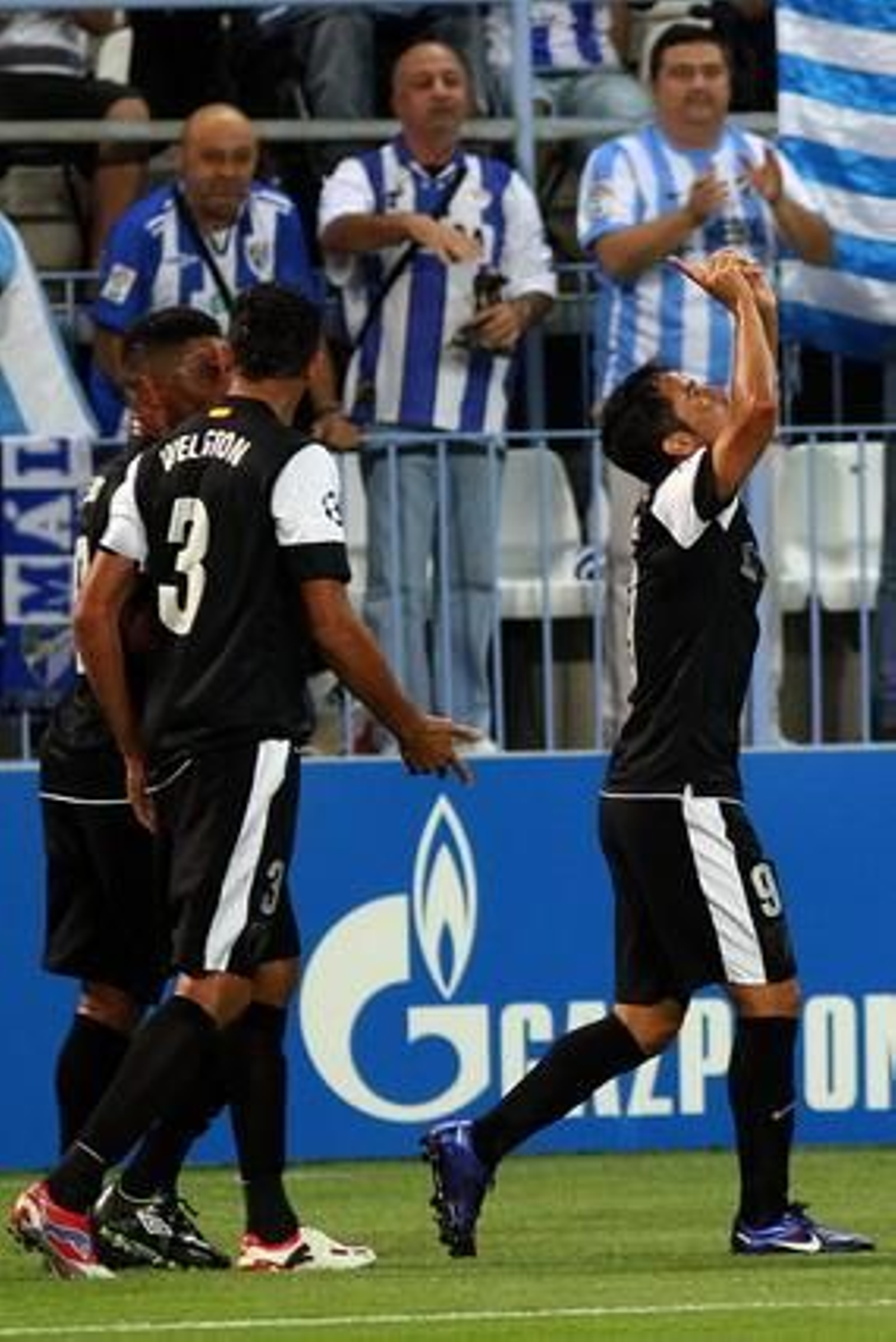 El estreno soñado del Málaga en la Champions, en fotos 

Foto: EFE