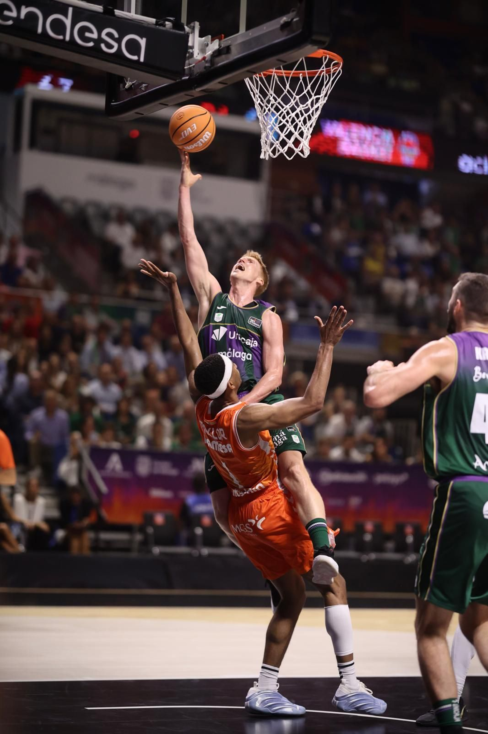 El Unicaja - Valencia Basket de la Supercopa, en fotos