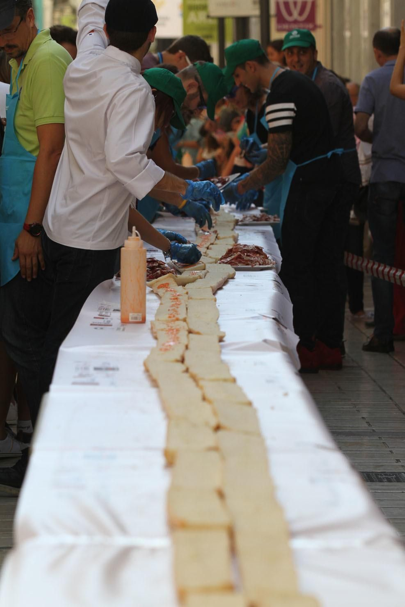 Record Guinnes del bocadillo de jamón mas grande del mundo, en Huelva