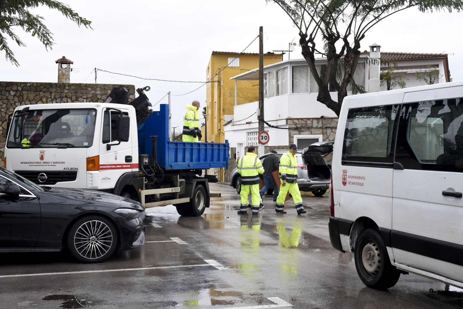 Las fotografías de los desalojos en San Roque por la borrasca Leonardo
