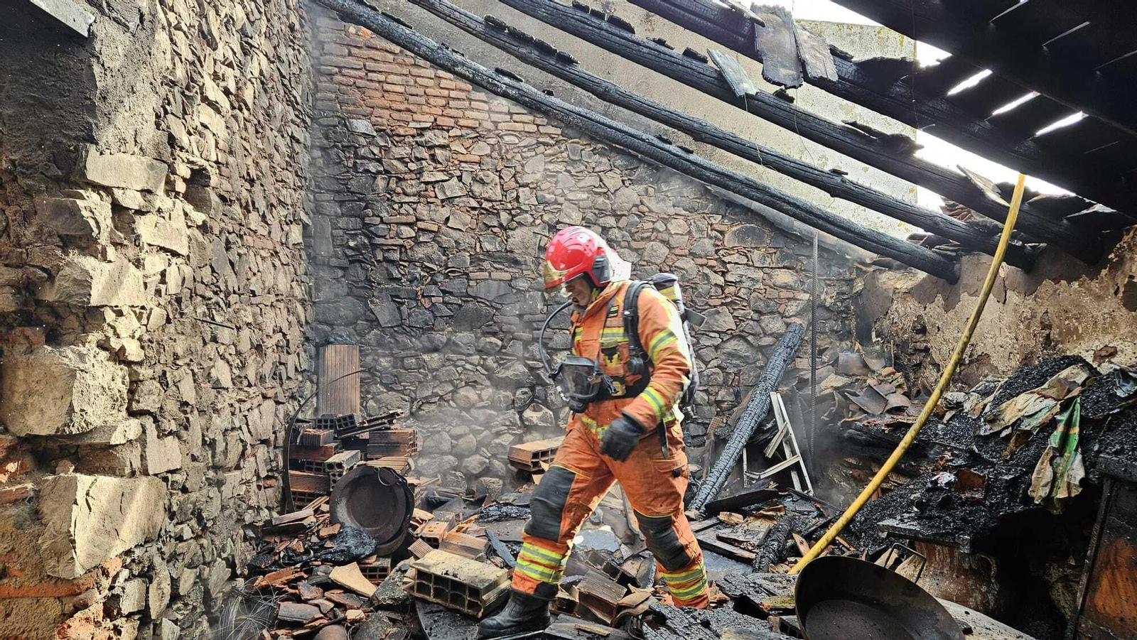 Incendio en Cumbres de San Bartolomé Incendio en Cumbres de San Bartolomé