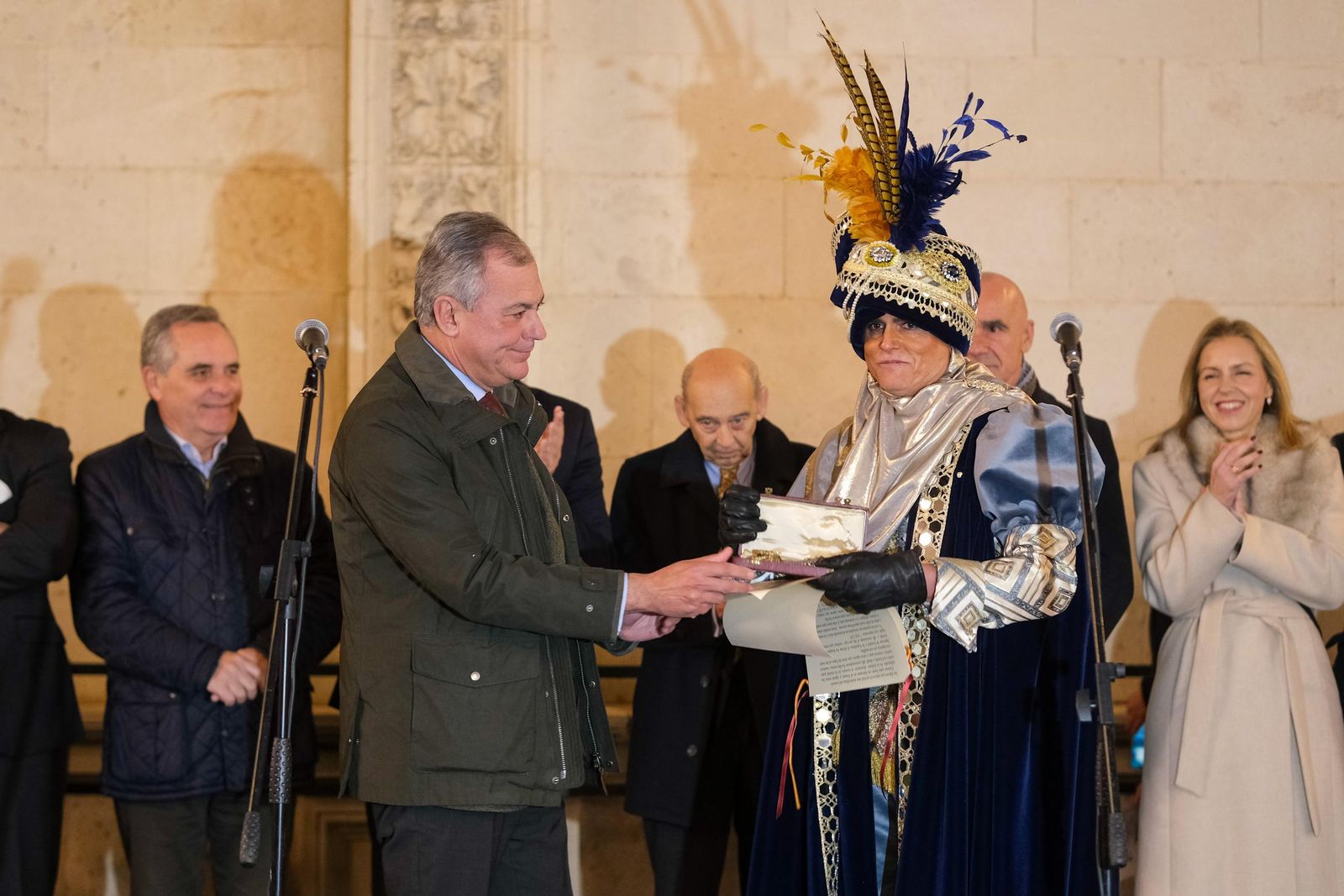 Fotos del Heraldo de los Reyes Magos en la recogida de llaves de la ciudad