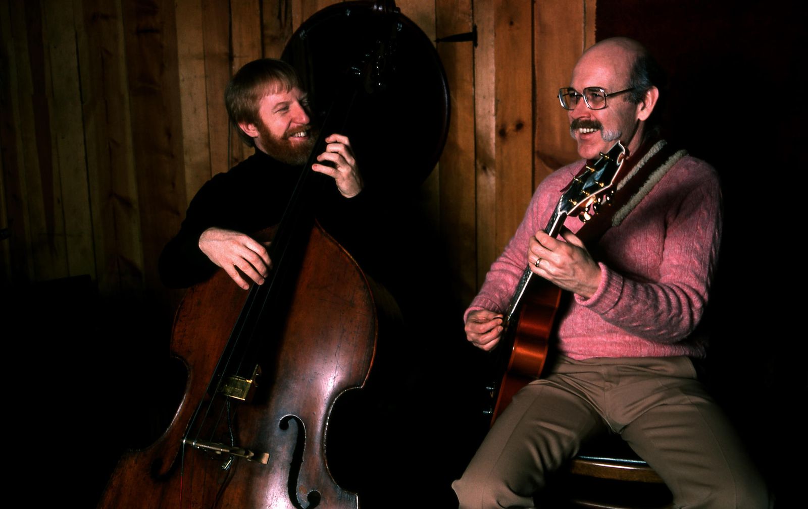 El contrabajista Red Mitchell y Jim Hall, en una imagen de 1978.