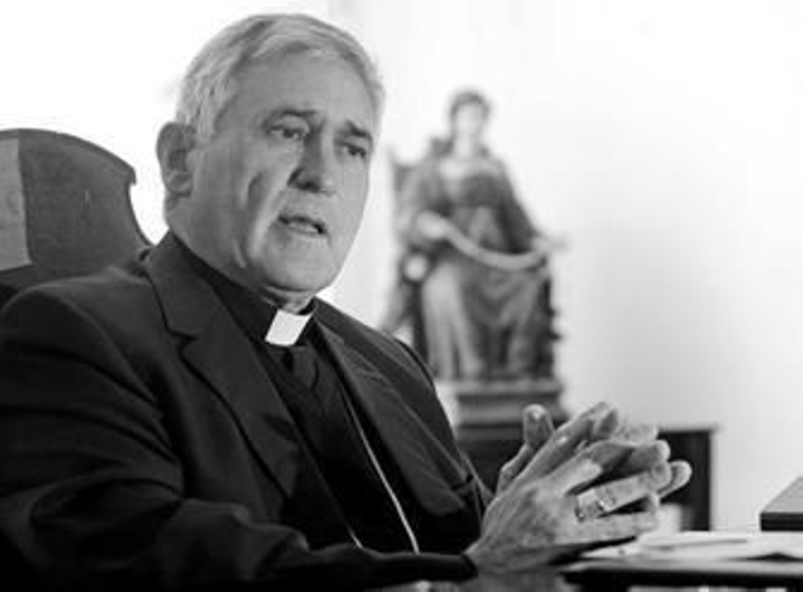 Don Rafael Zornoza, durante la entrevista con este Diario, en la sala de reuniones contigua a su despacho, el pasado jueves.