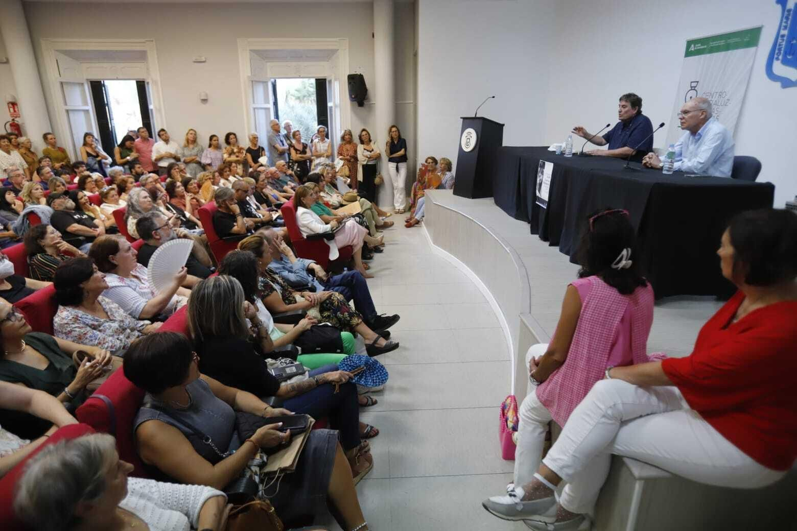 El poeta Luis García Montero, en la Casa Colón.