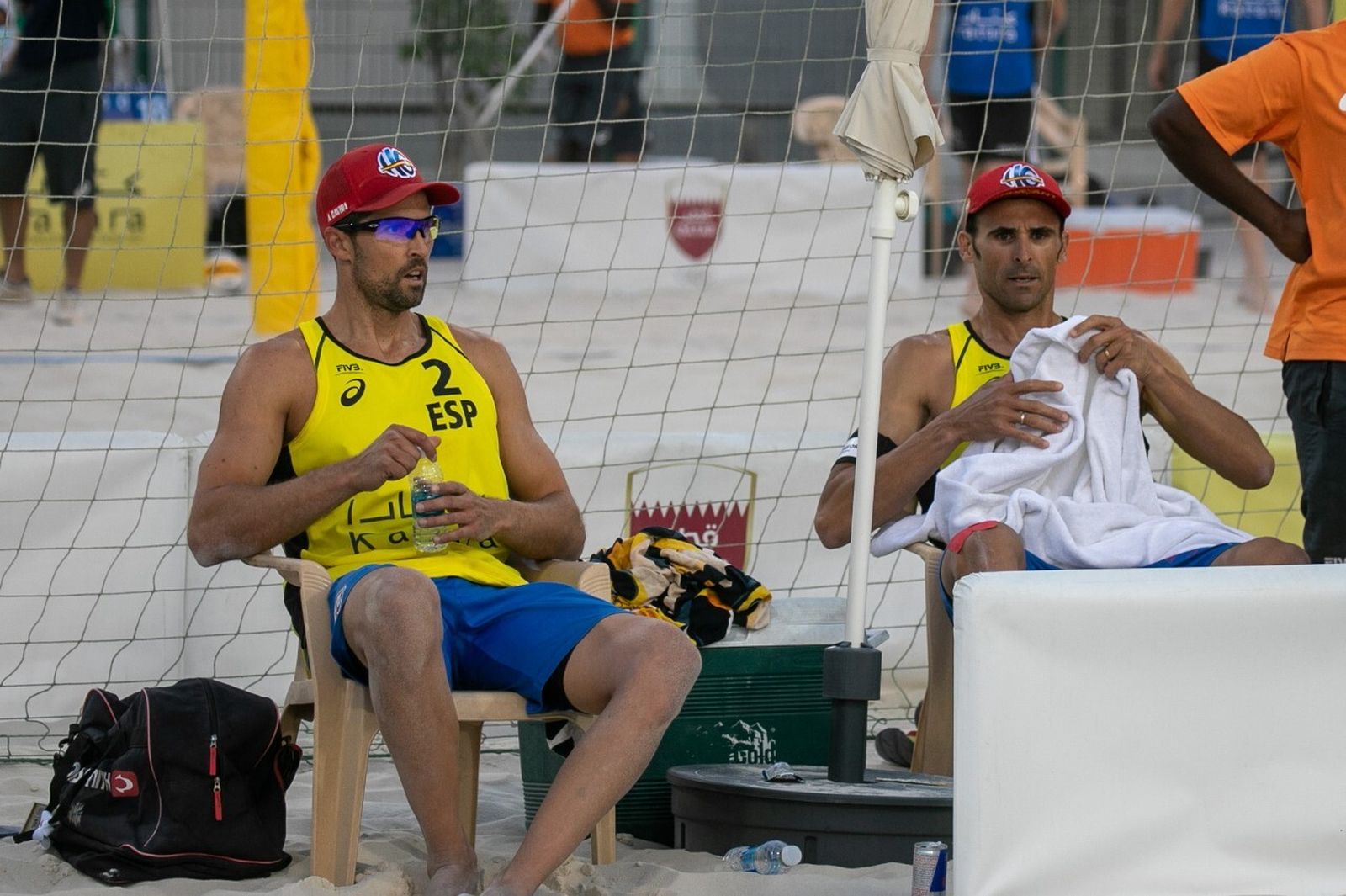 Gavira y Herrera descansan durante un partido.