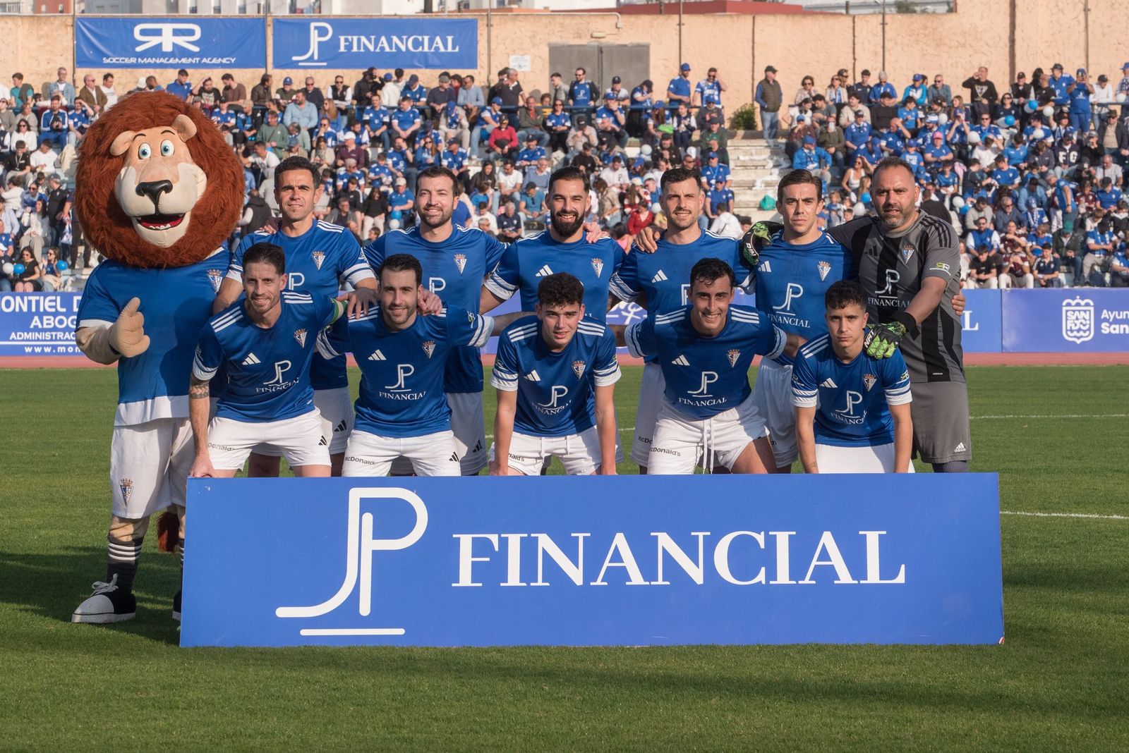 Un once para la historia, el del primer ascenso de este club.