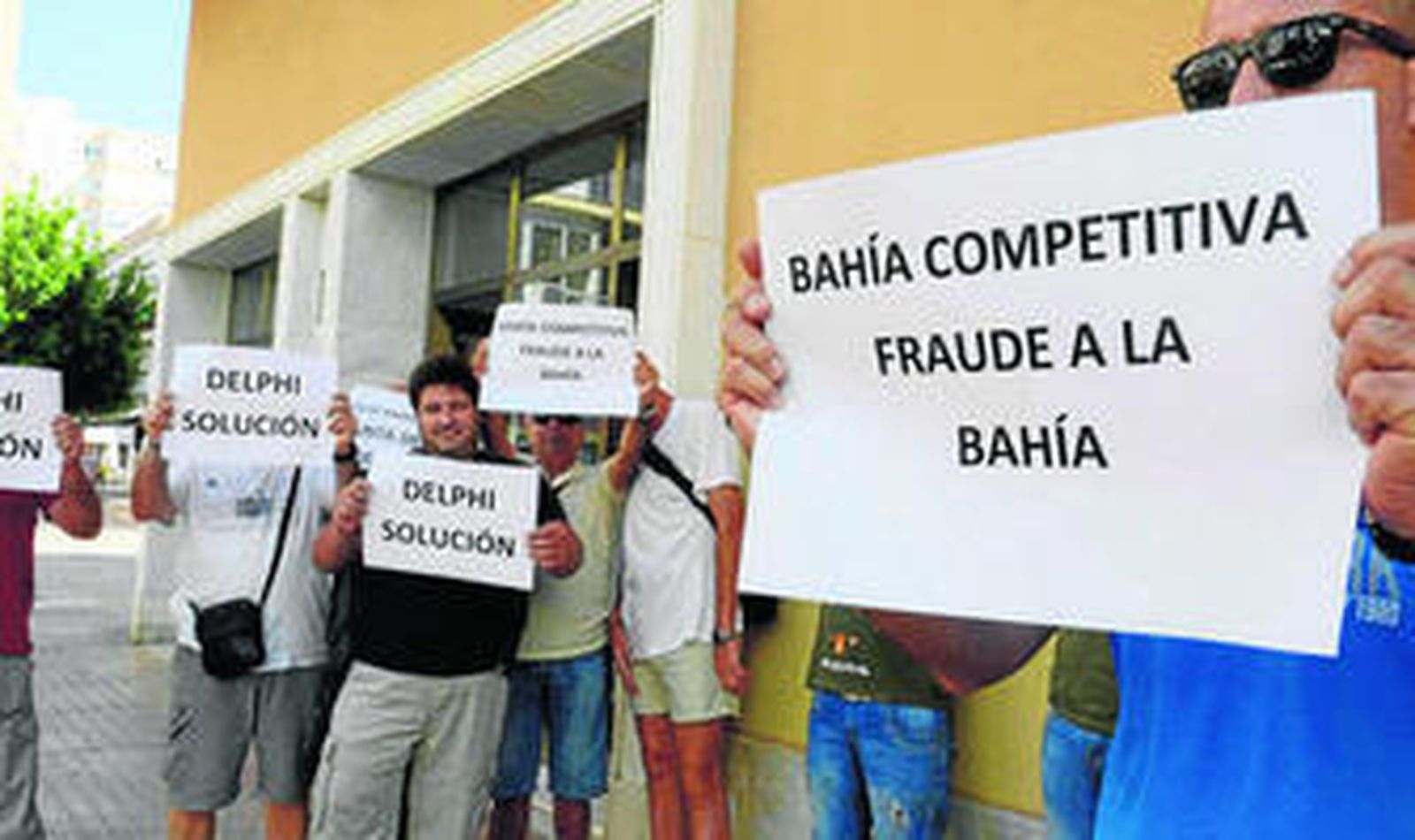Imagen de archivo de una de las protestas en la puerta del Juzgado durante las declaraciones por Bahía Competitiva.