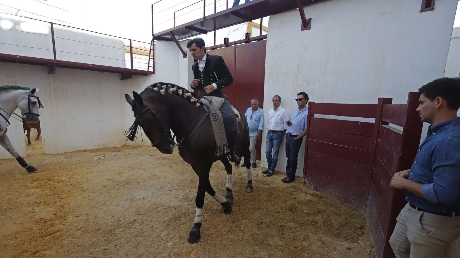 Fotos de la corrida del jueves de la Feria de La Línea: Diego Ventura, José María Manzanares y Roca Rey