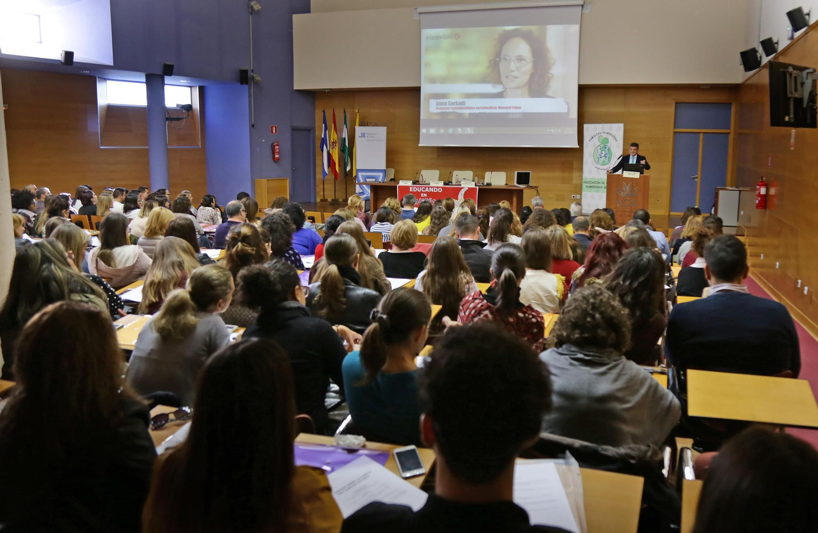 El auditorio del campus universitario se llenó con ocasión de estas jornadas.