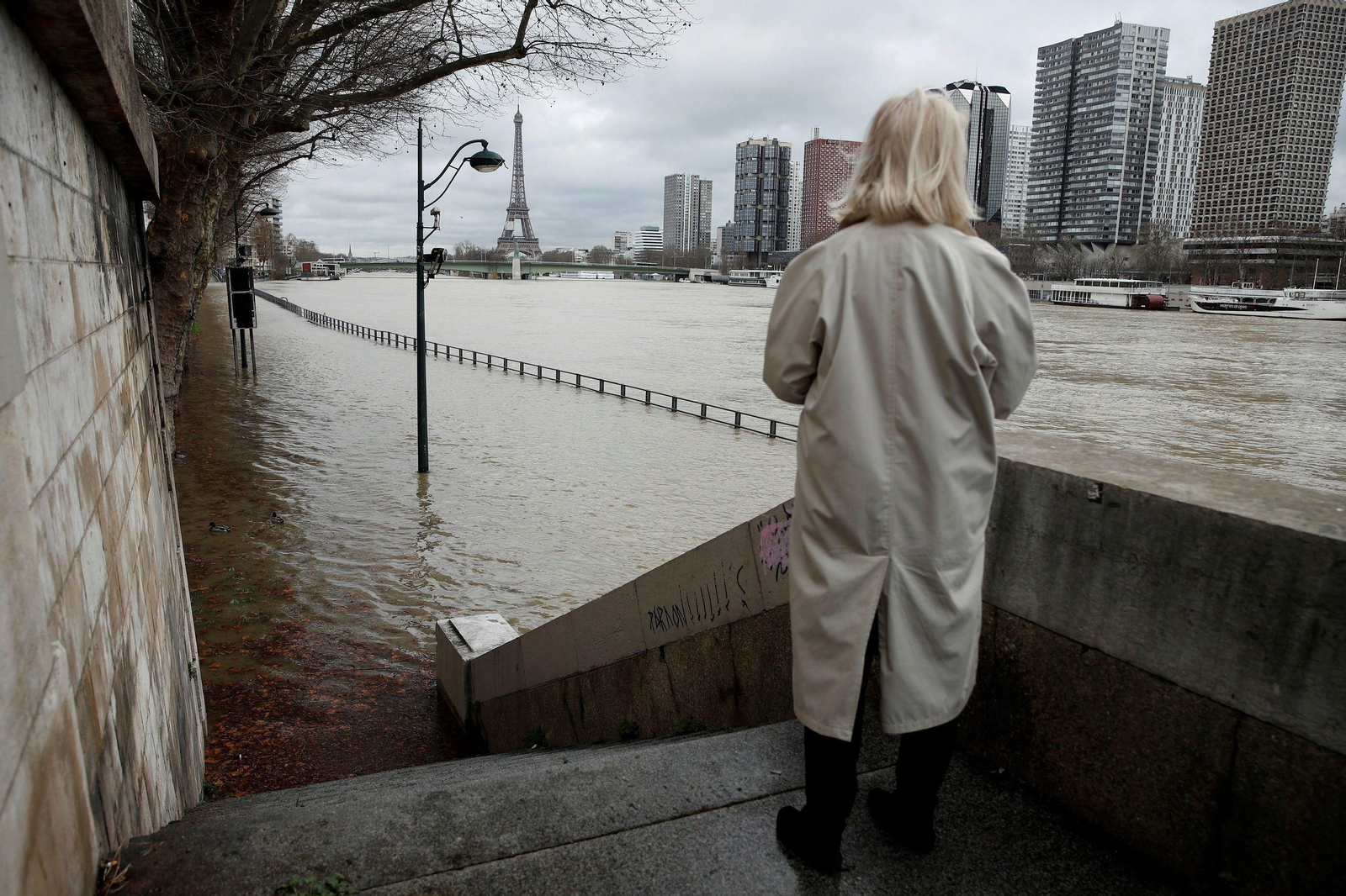 El río Sena se desborda dejando imágenes de París inundada