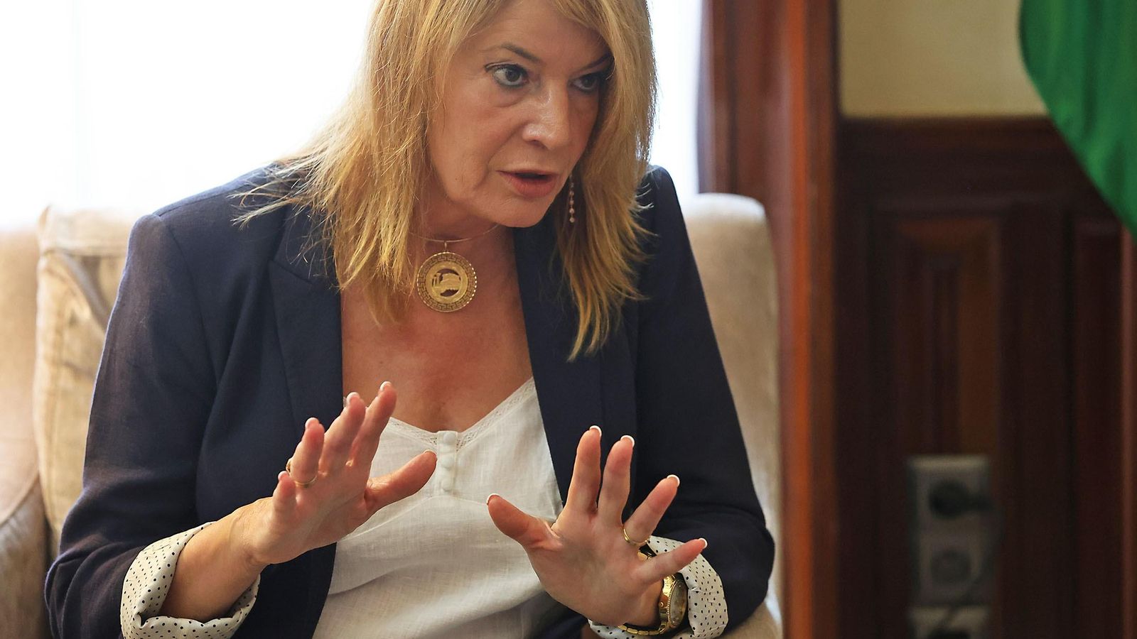 La alcaldesa de Huelva, Pilar Miranda, durante la entrevista concedida a Huelva Información.