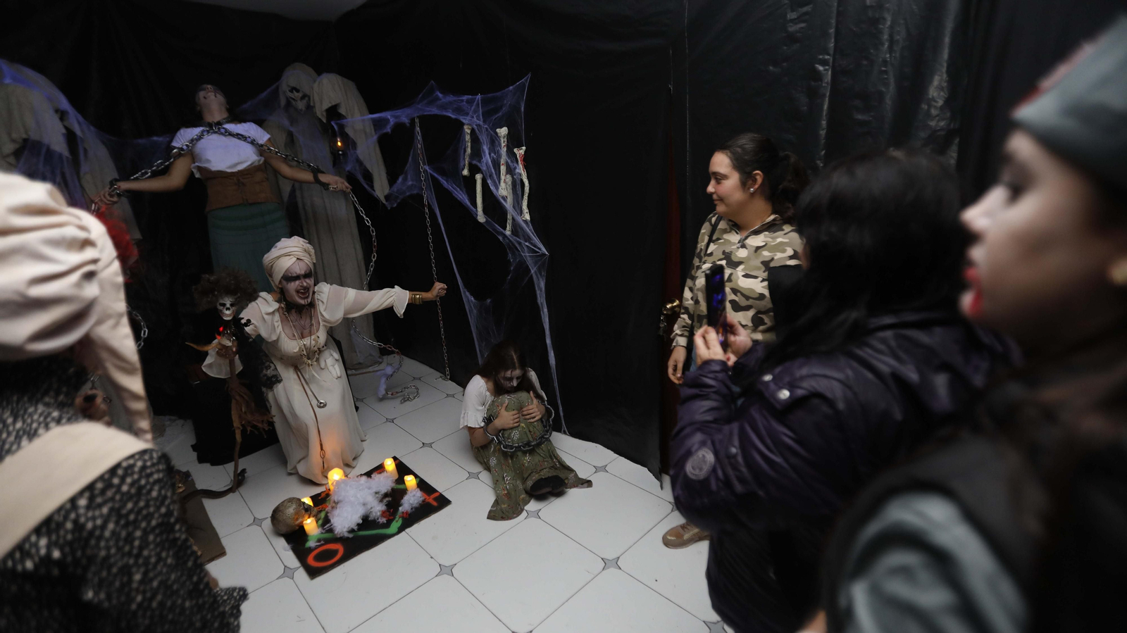 La noche de Halloween en la casa del terror