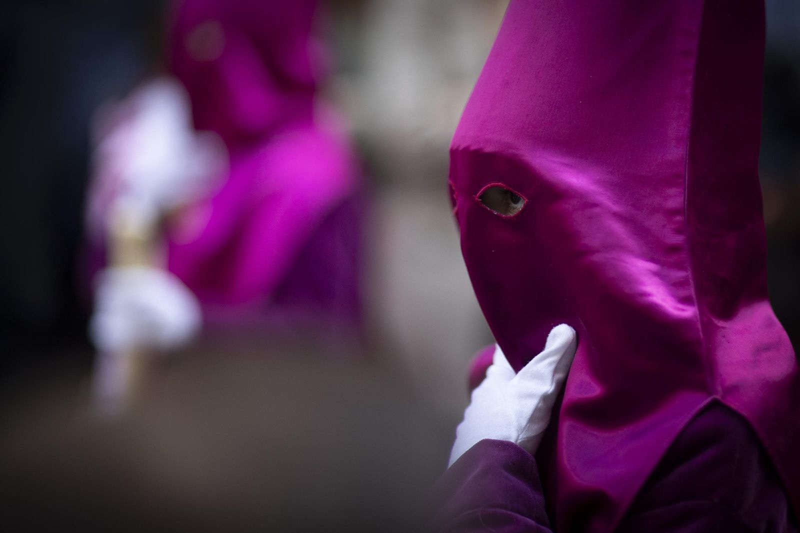 Así vivió Granada la salida de la centenaria Cofradía del Rescate 2025